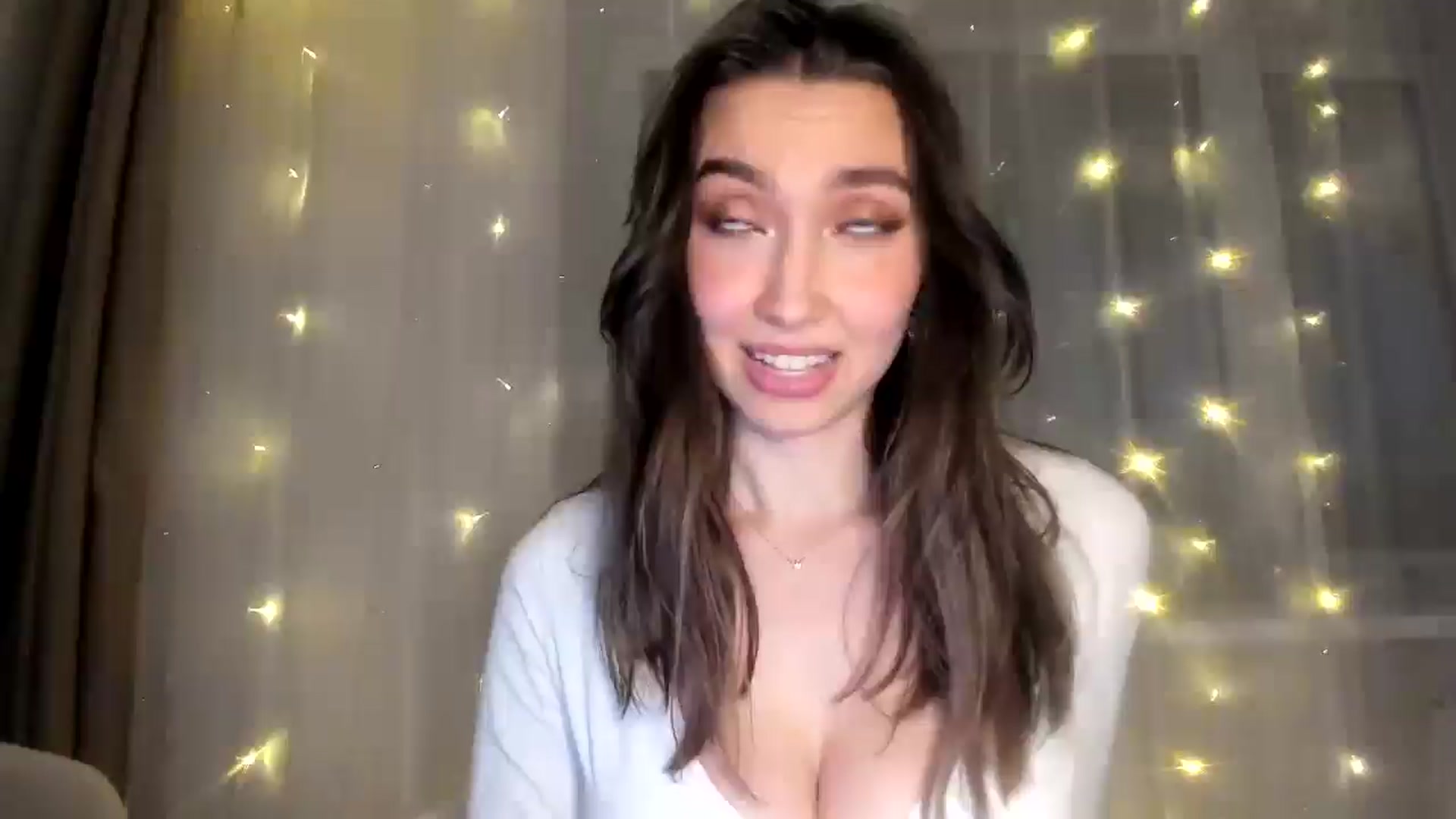 Gallery image thumbnail from LuckyHoneyyy's myfreecams stream on, 01/27/2025, 02:11 image 2 of 20