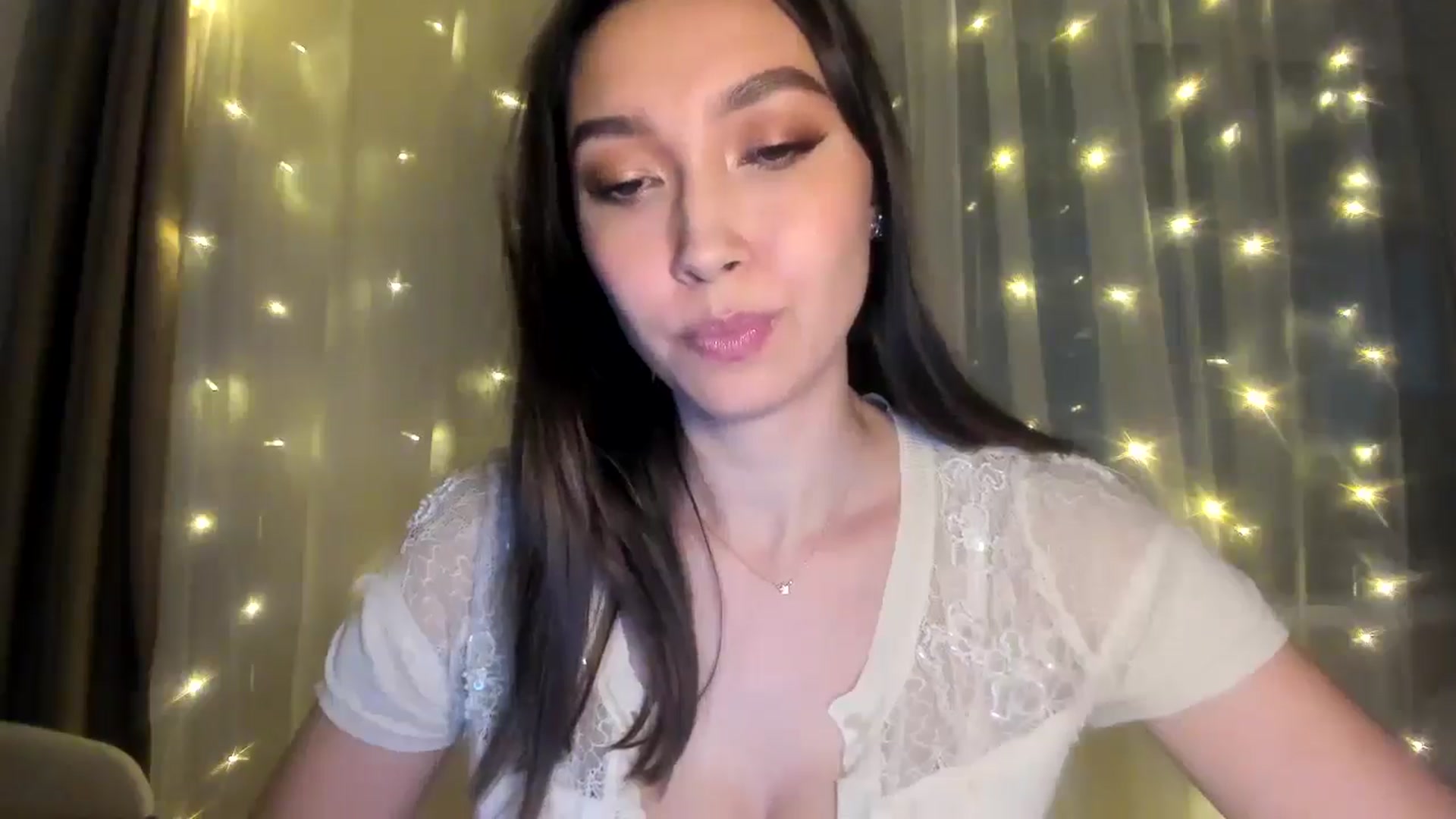 Gallery image thumbnail from LuckyHoneyyy's myfreecams stream on, 01/29/2025, 02:23 image 3 of 20