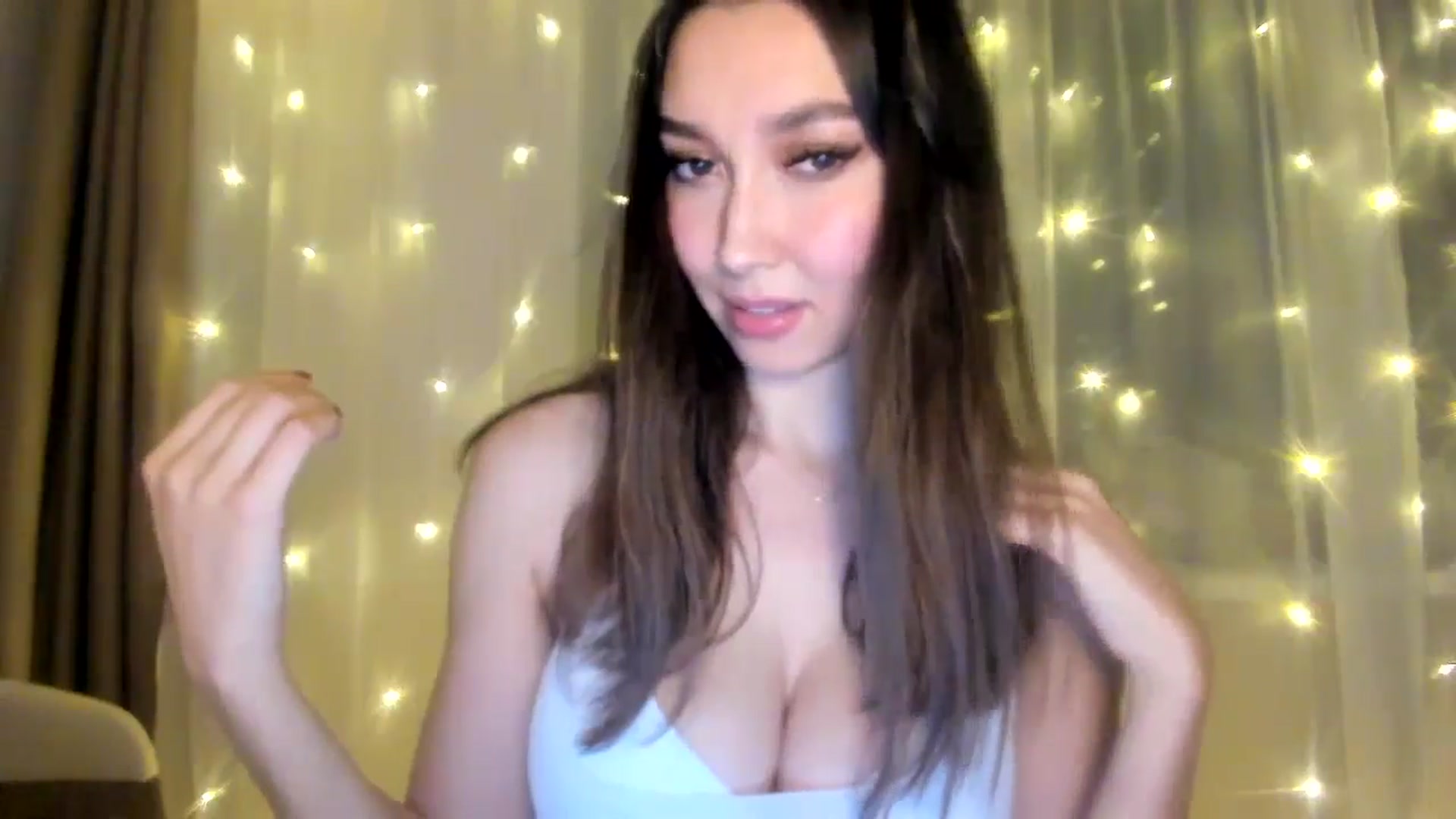 Gallery image thumbnail from LuckyHoneyyy's myfreecams stream on, 02/05/2025, 24:25 image 19 of 20