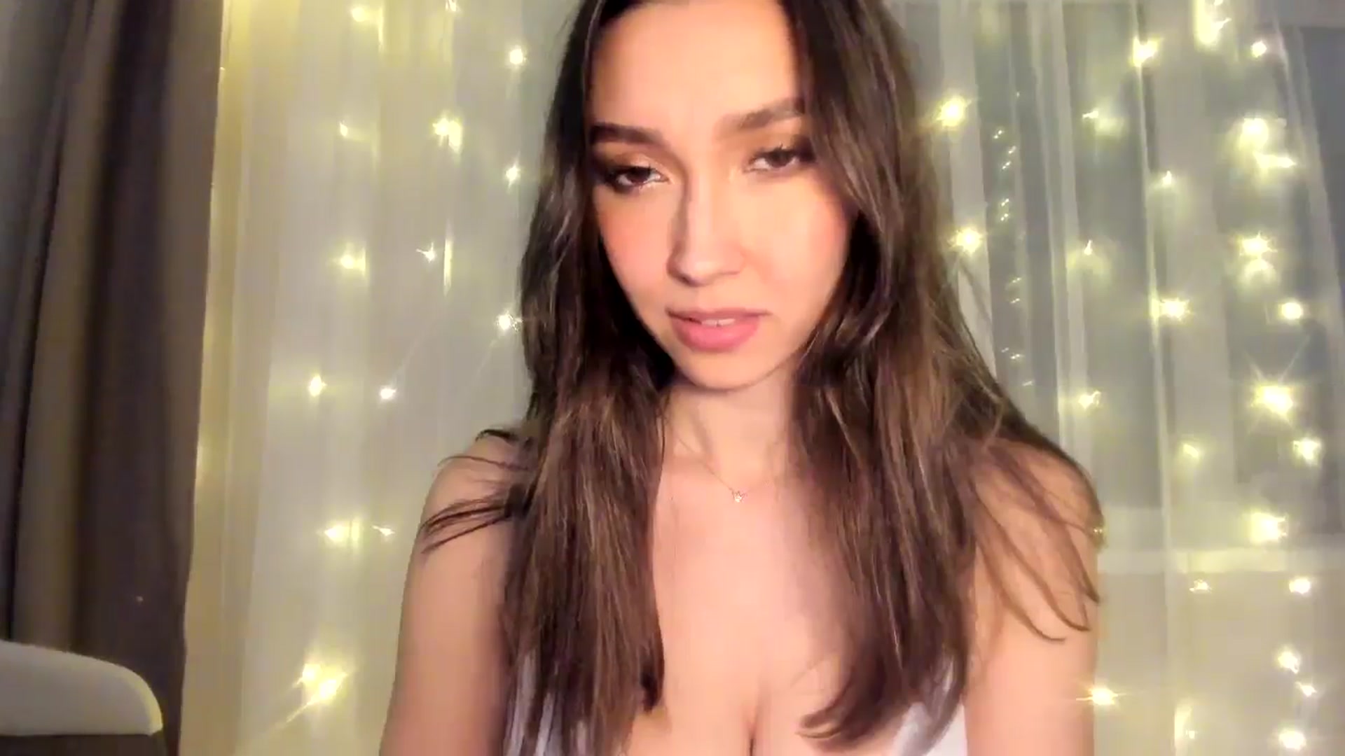 Gallery image thumbnail from LuckyHoneyyy's myfreecams stream on, 02/25/2025, 24:00 image 17 of 20
