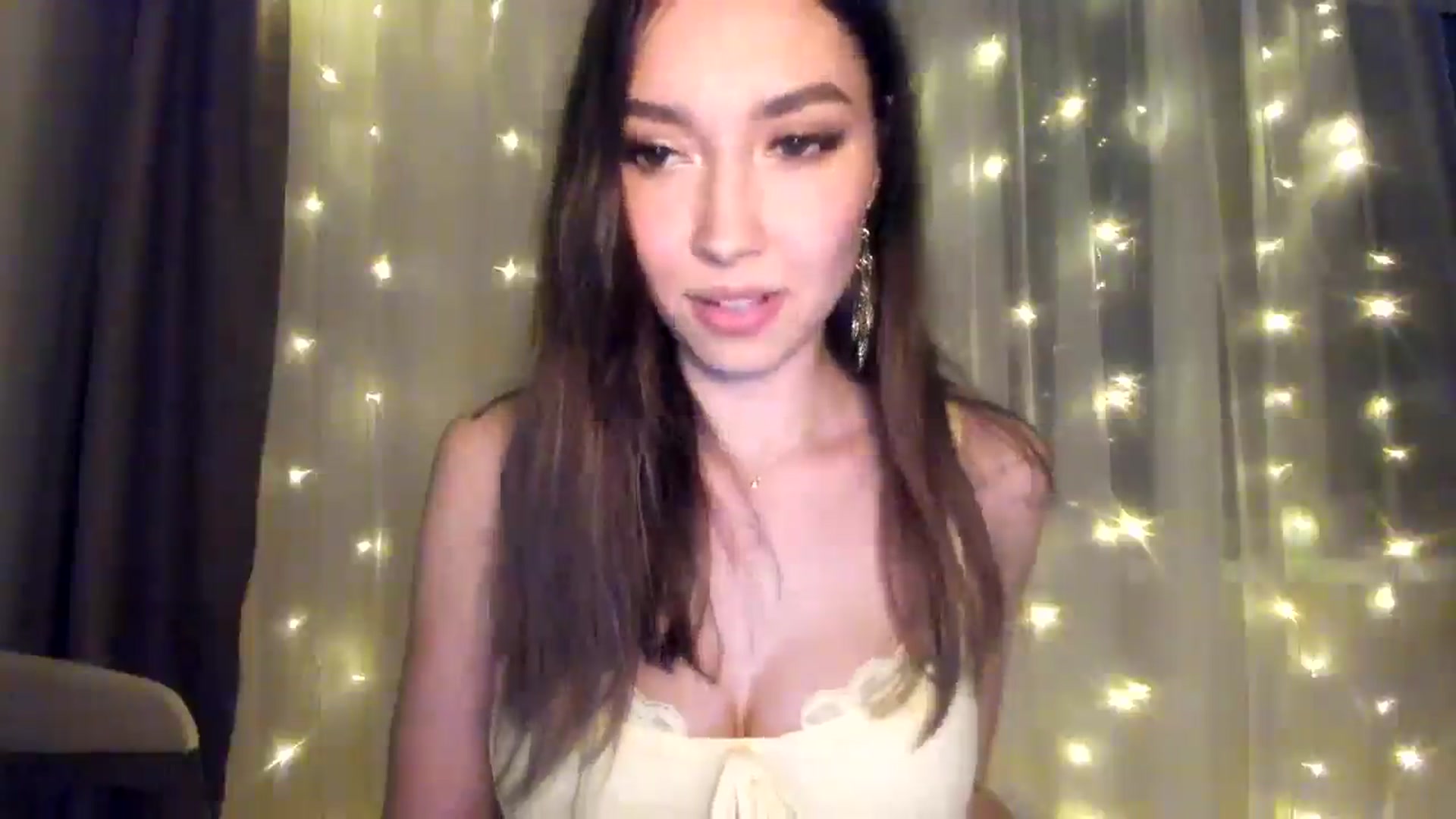 Gallery image thumbnail from LuckyHoneyyy's myfreecams stream on, 02/27/2025, 23:51 image 18 of 20