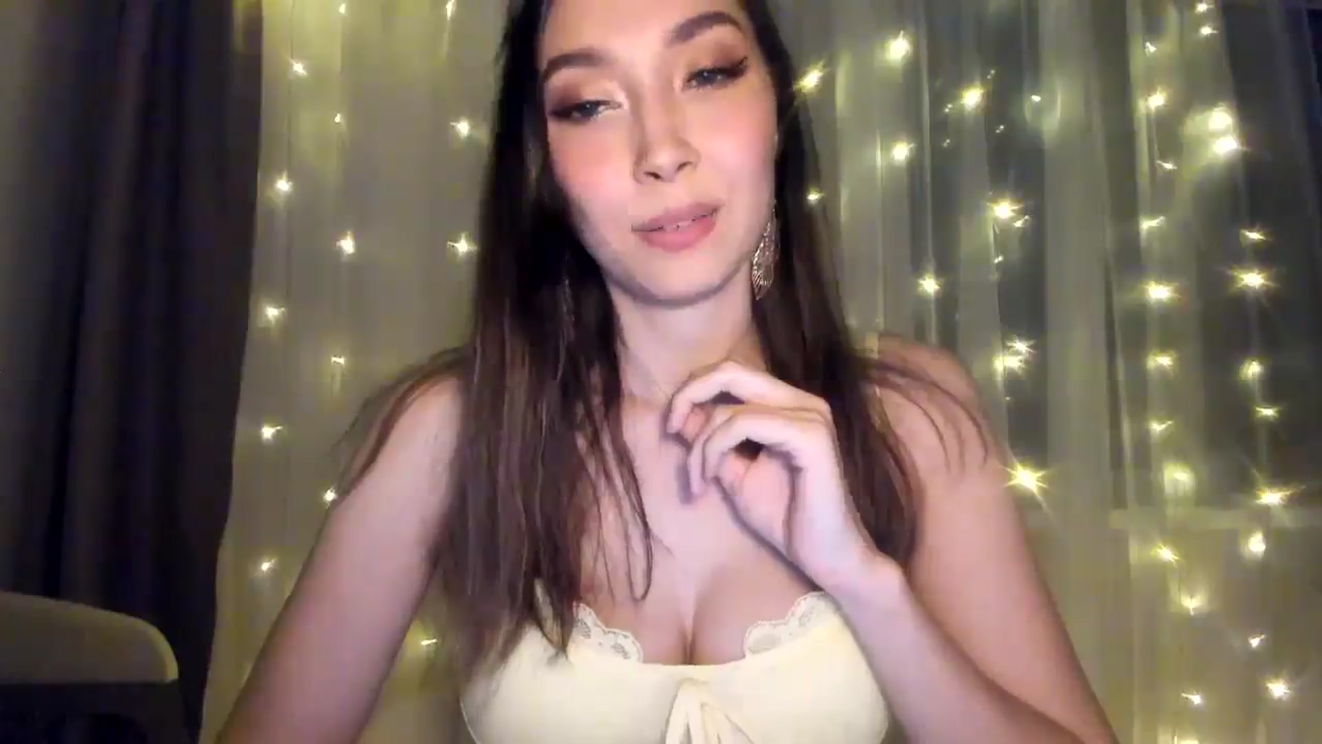 Gallery image thumbnail from LuckyHoneyyy's myfreecams stream on, 02/27/2025, 23:51 image 3 of 20