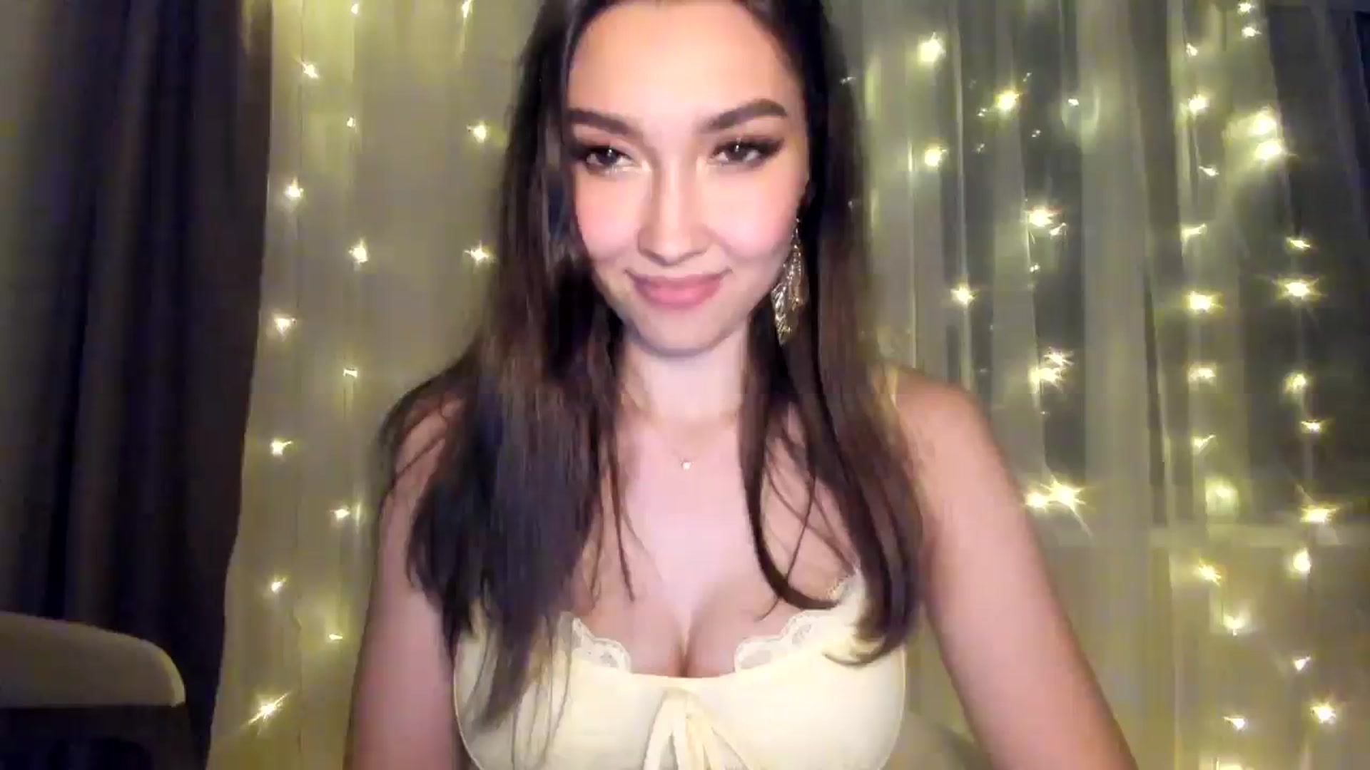 Gallery image thumbnail from LuckyHoneyyy's myfreecams stream on, 02/27/2025, 23:51 image 4 of 20