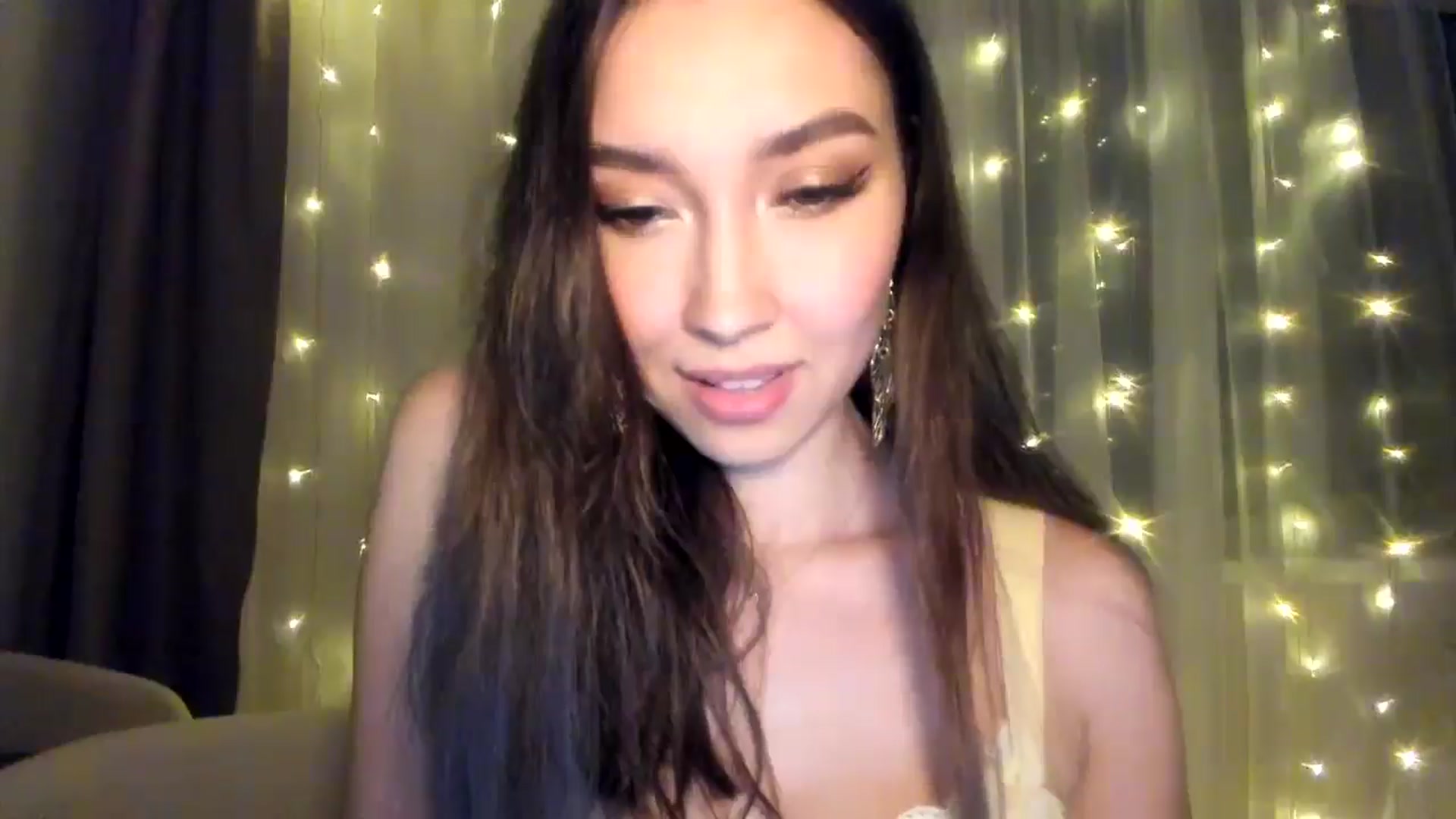 Gallery image thumbnail from LuckyHoneyyy's myfreecams stream on, 02/27/2025, 23:51 image 16 of 20
