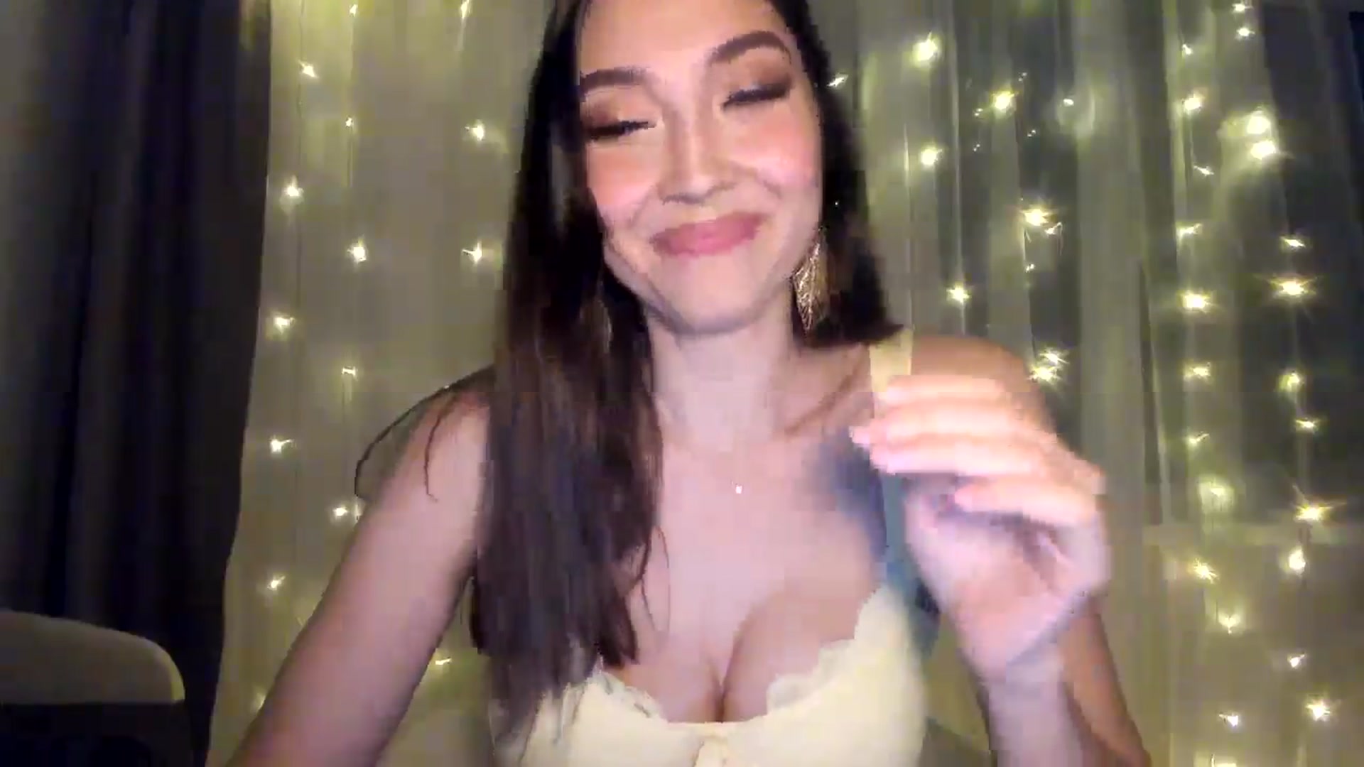 Gallery image thumbnail from LuckyHoneyyy's myfreecams stream on, 02/27/2025, 23:51 image 7 of 20