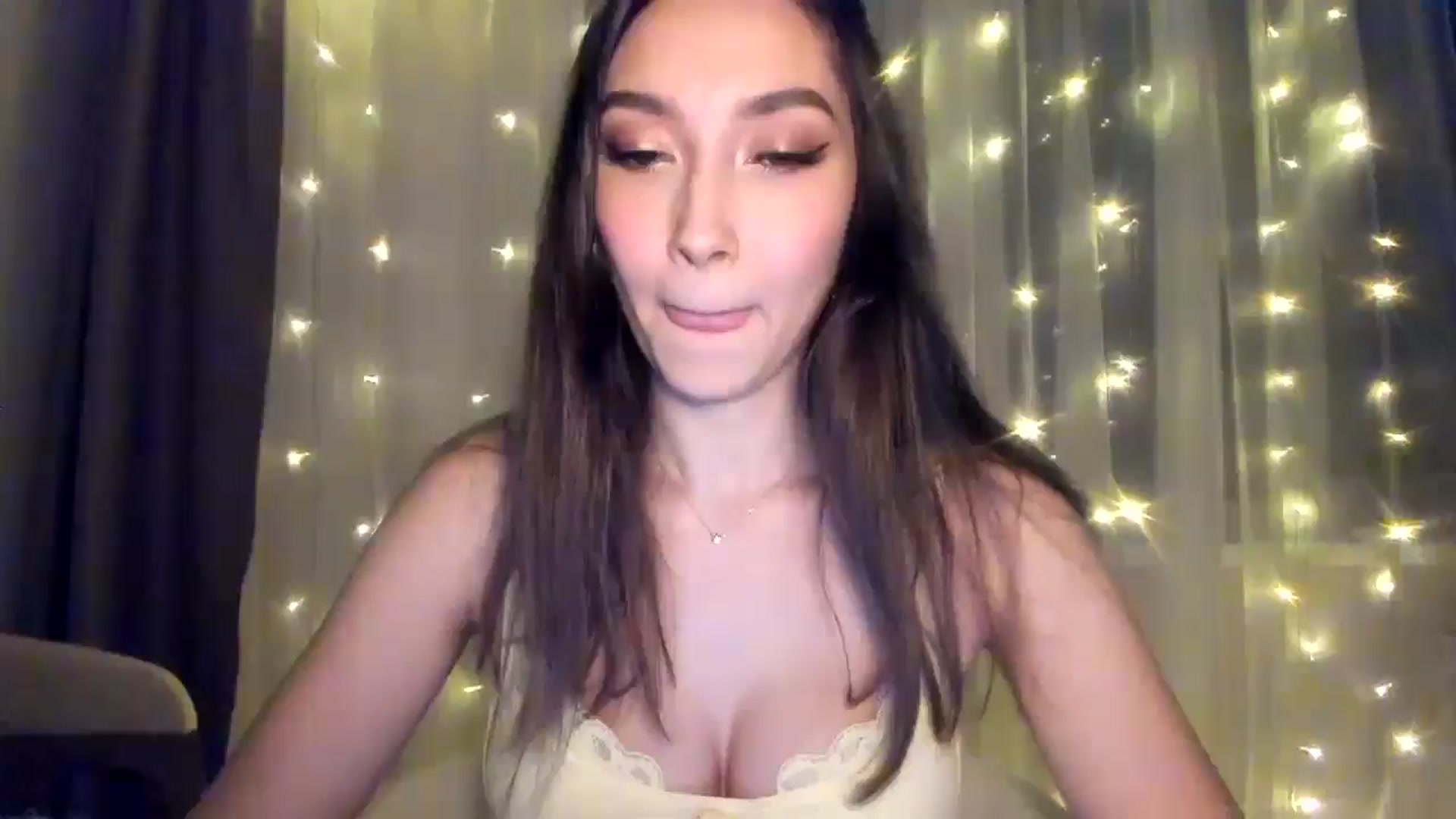 Gallery image thumbnail from LuckyHoneyyy's myfreecams stream on, 02/27/2025, 23:51 image 1 of 20