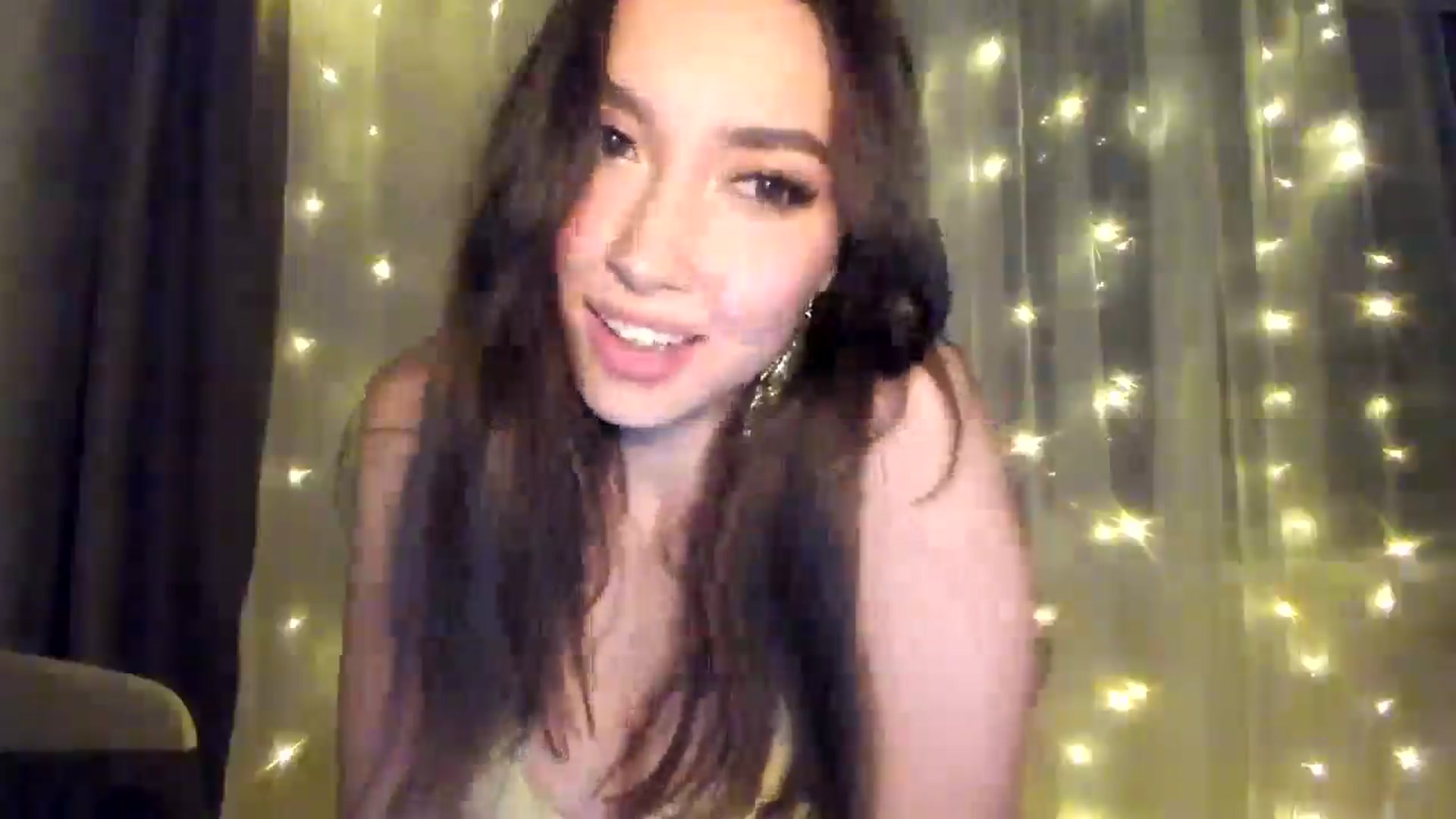Gallery image thumbnail from LuckyHoneyyy's myfreecams stream on, 02/27/2025, 23:51 image 13 of 20