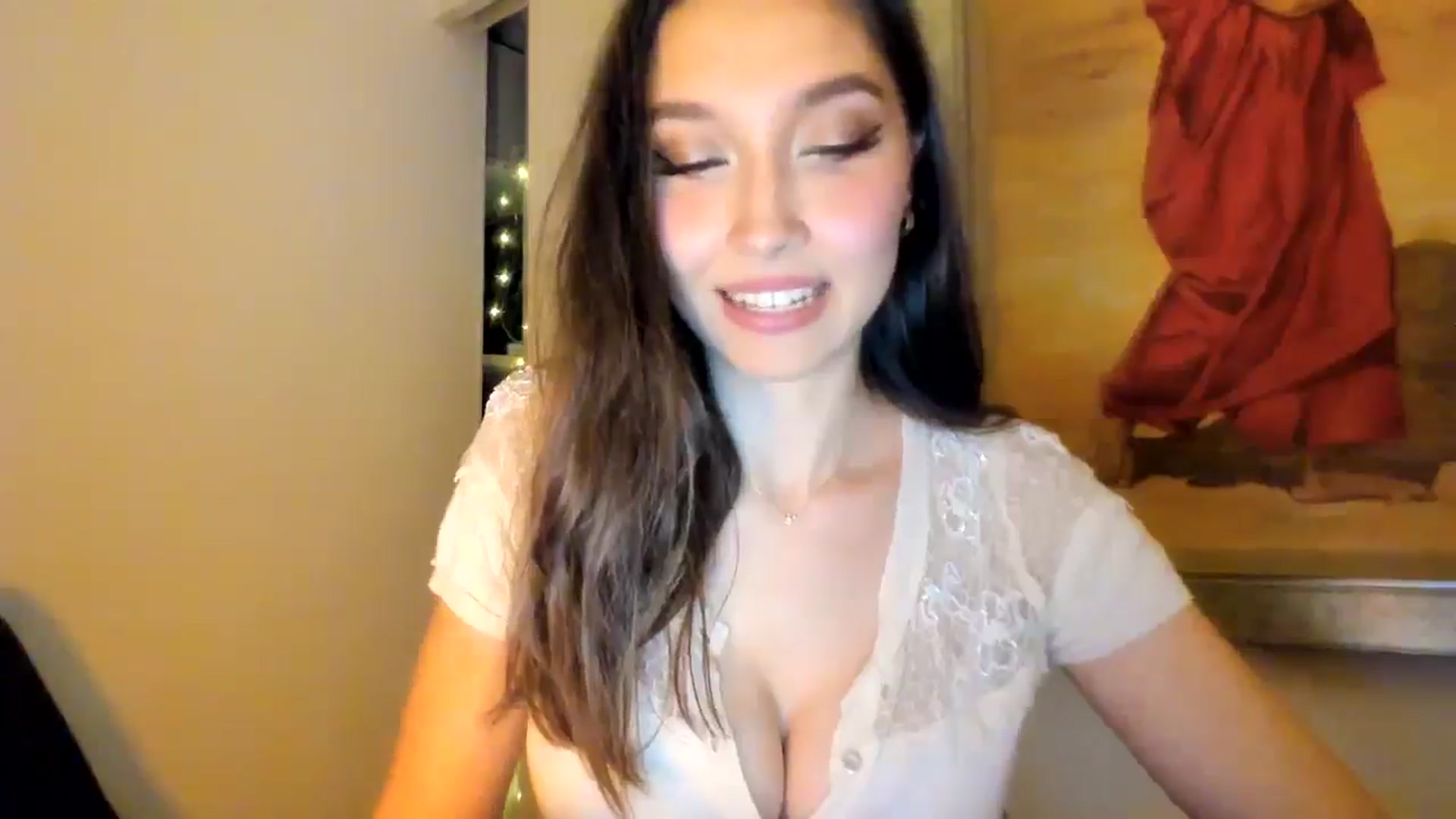 Gallery image thumbnail from LuckyHoneyyy's myfreecams stream on, 04/18/2025, 24:10 image 11 of 20