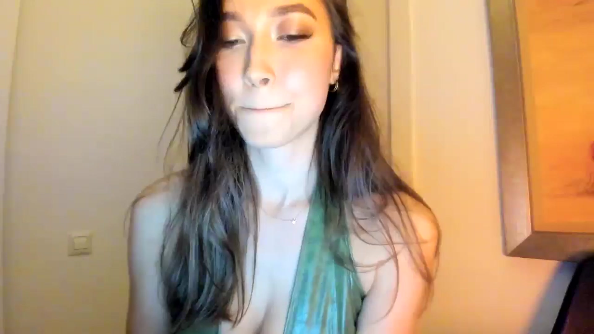 Gallery image thumbnail from LuckyHoneyyy's myfreecams stream on, 04/30/2025, 01:02 image 7 of 20