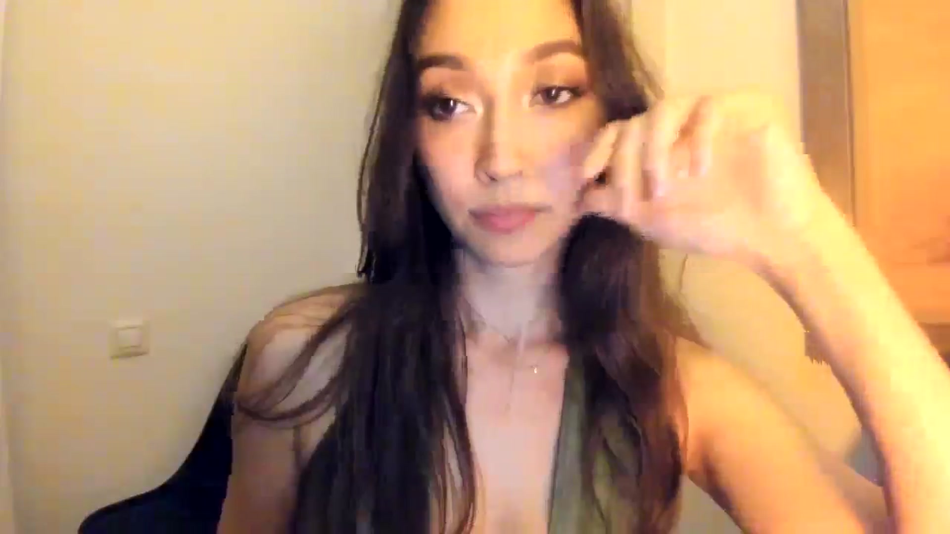 Gallery image thumbnail from LuckyHoneyyy's myfreecams stream on, 04/30/2025, 01:02 image 18 of 20