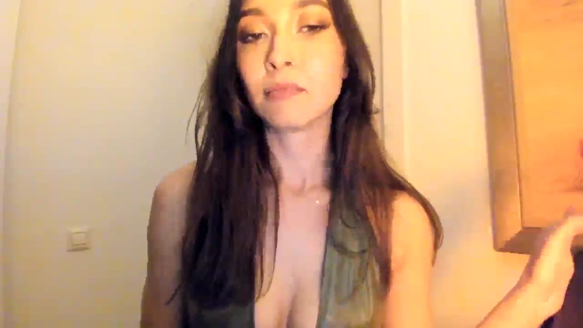 Gallery image thumbnail from LuckyHoneyyy's myfreecams stream on, 04/30/2025, 01:02 image 8 of 20