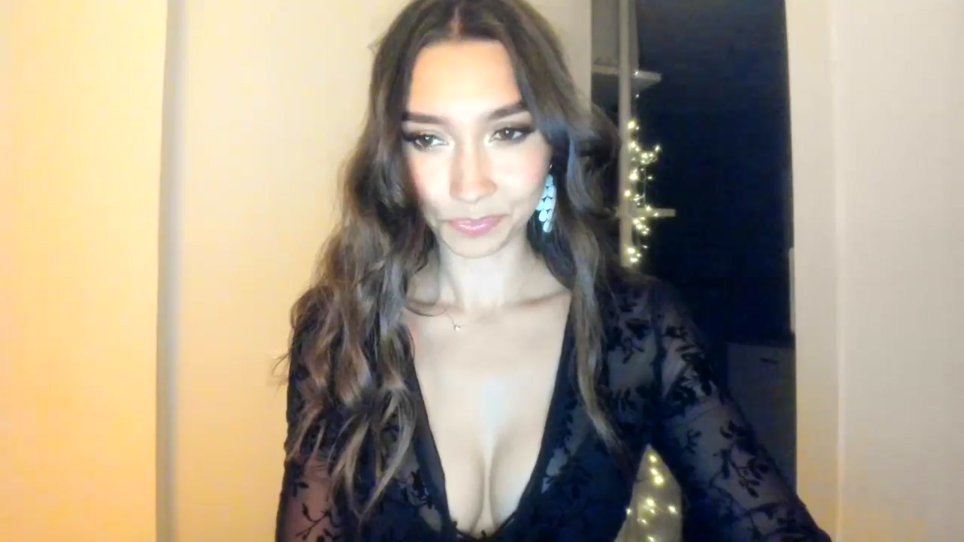 Gallery image thumbnail from LuckyHoneyyy's myfreecams stream on, 06/04/2025, 23:40 image 8 of 20