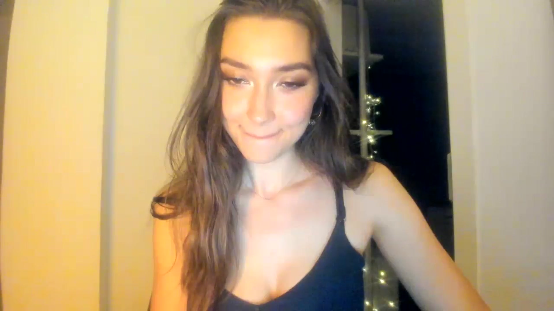 Gallery image thumbnail from LuckyHoneyyy's myfreecams stream on, 06/06/2025, 24:15 image 16 of 20