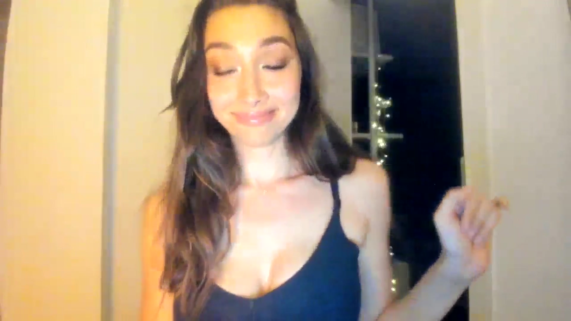 Gallery image thumbnail from LuckyHoneyyy's myfreecams stream on, 06/06/2025, 24:15 image 11 of 20