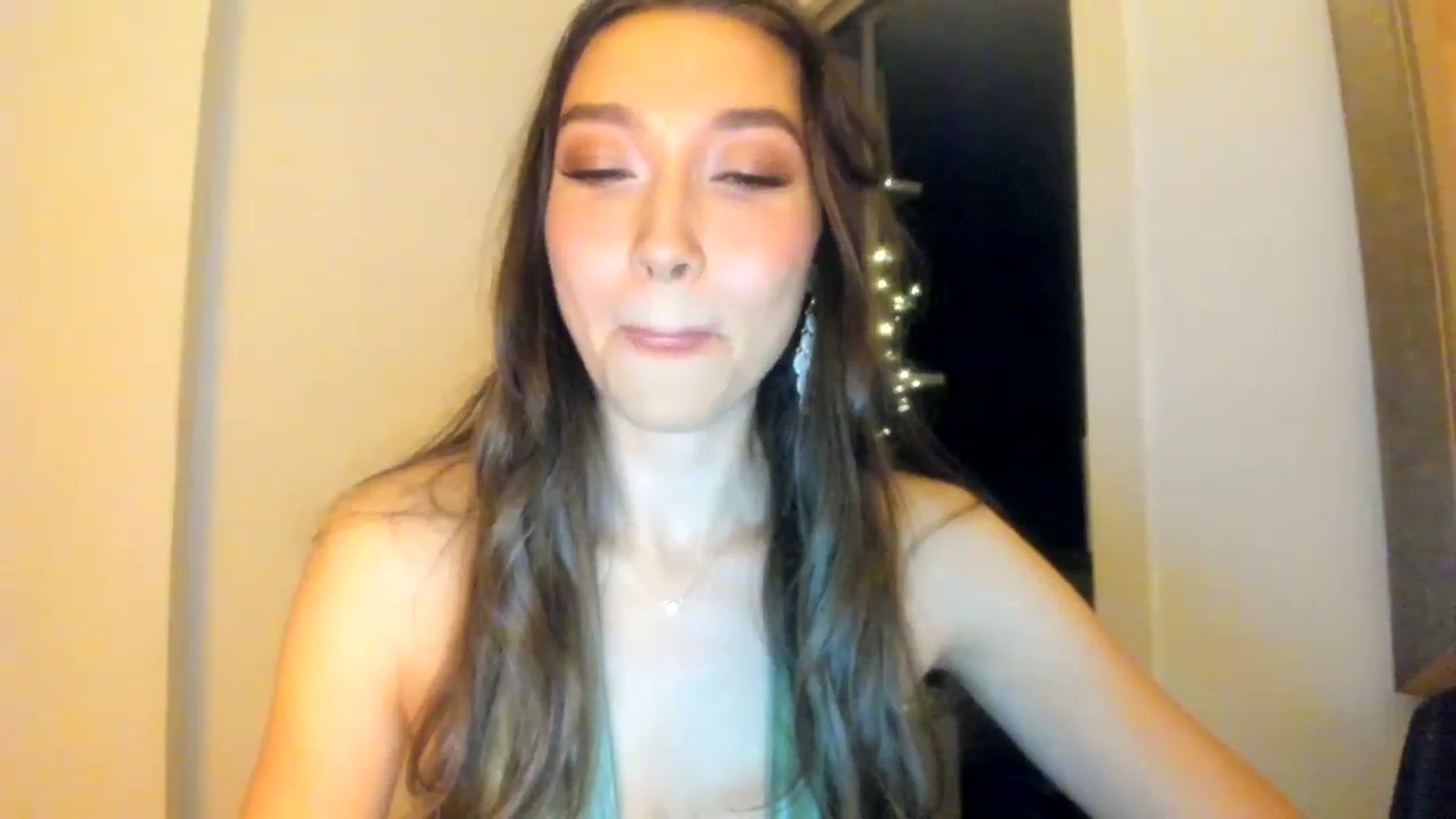 Gallery image thumbnail from LuckyHoneyyy's myfreecams stream on, 06/11/2025, 01:07 image 15 of 20