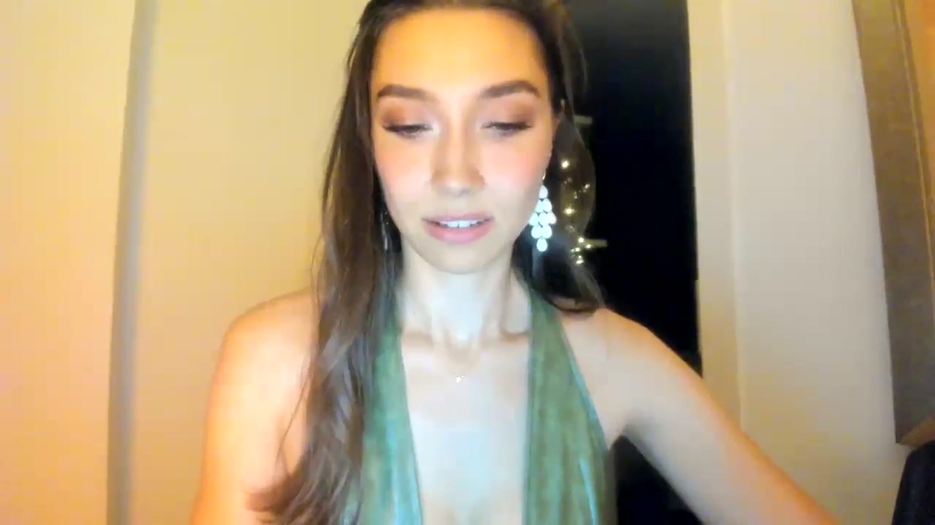 Gallery image thumbnail from LuckyHoneyyy's myfreecams stream on, 06/11/2025, 01:07 image 20 of 20