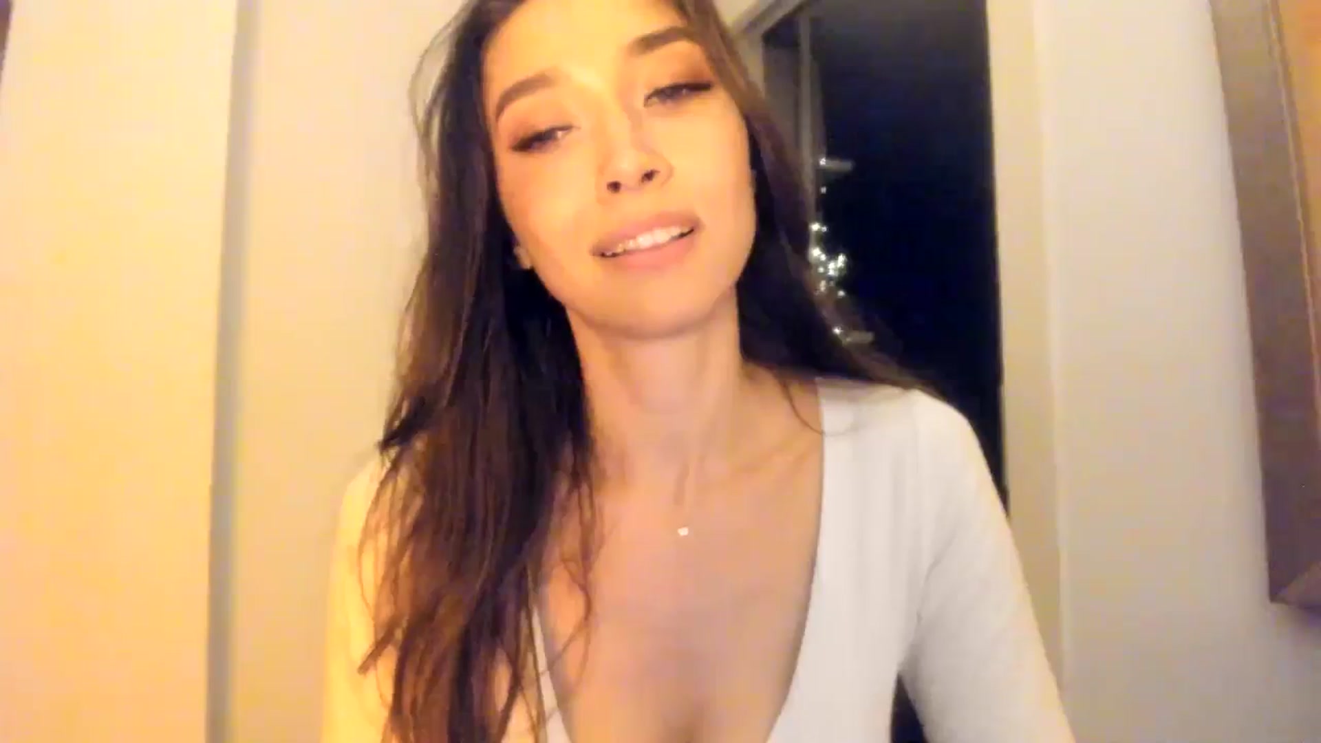 Gallery image thumbnail from LuckyHoneyyy's myfreecams stream on, 06/17/2025, 03:08 image 18 of 20