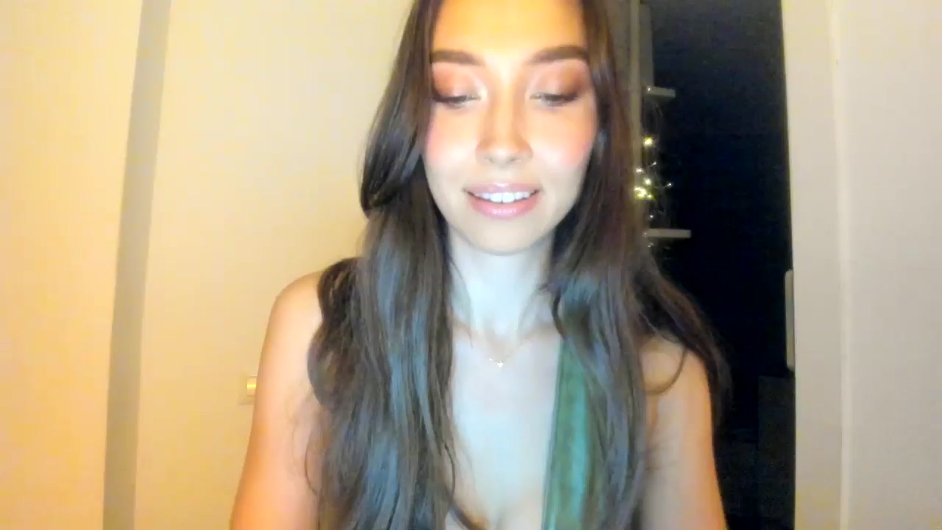 Gallery image thumbnail from LuckyHoneyyy's myfreecams stream on, 07/08/2025, 01:13 image 20 of 20