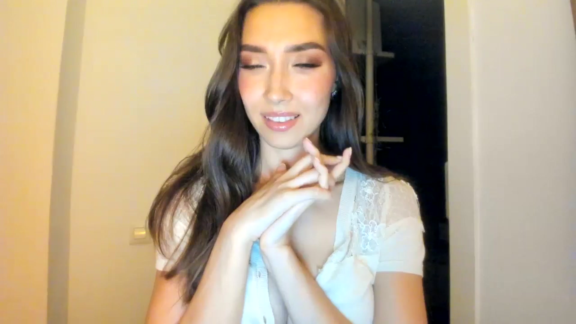 Gallery image thumbnail from LuckyHoneyyy's myfreecams stream on, 07/09/2025, 01:23 image 13 of 20