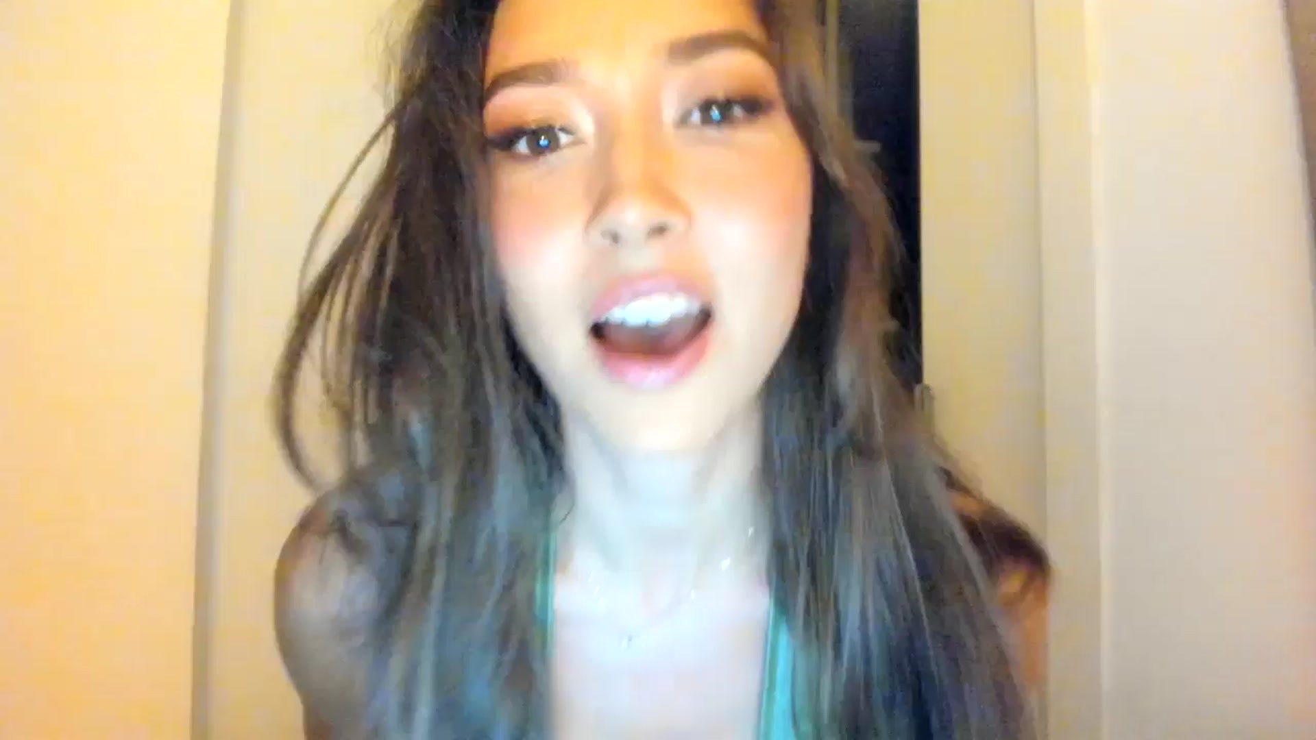 Gallery image thumbnail from LuckyHoneyyy's myfreecams stream on, 08/08/2025, 02:05 image 1 of 20