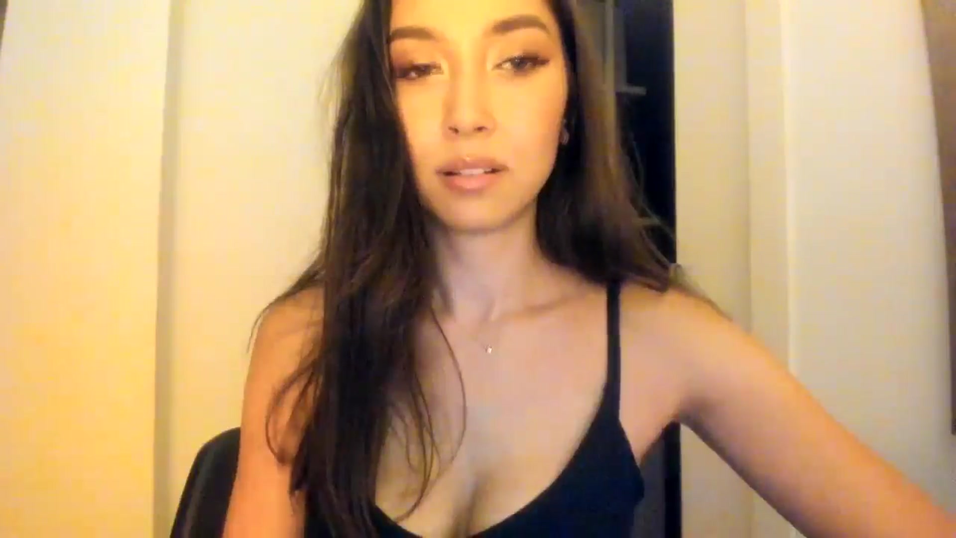 Gallery image thumbnail from LuckyHoneyyy's myfreecams stream on, 08/14/2025, 02:10 image 8 of 20