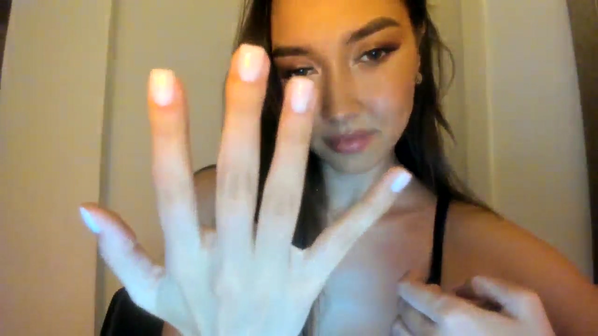 Gallery image thumbnail from LuckyHoneyyy's myfreecams stream on, 08/14/2025, 02:10 image 12 of 20