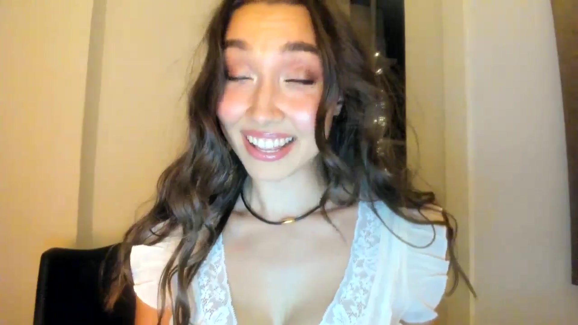 Gallery image thumbnail from LuckyHoneyyy's myfreecams stream on, 09/16/2025, 22:11 image 8 of 20