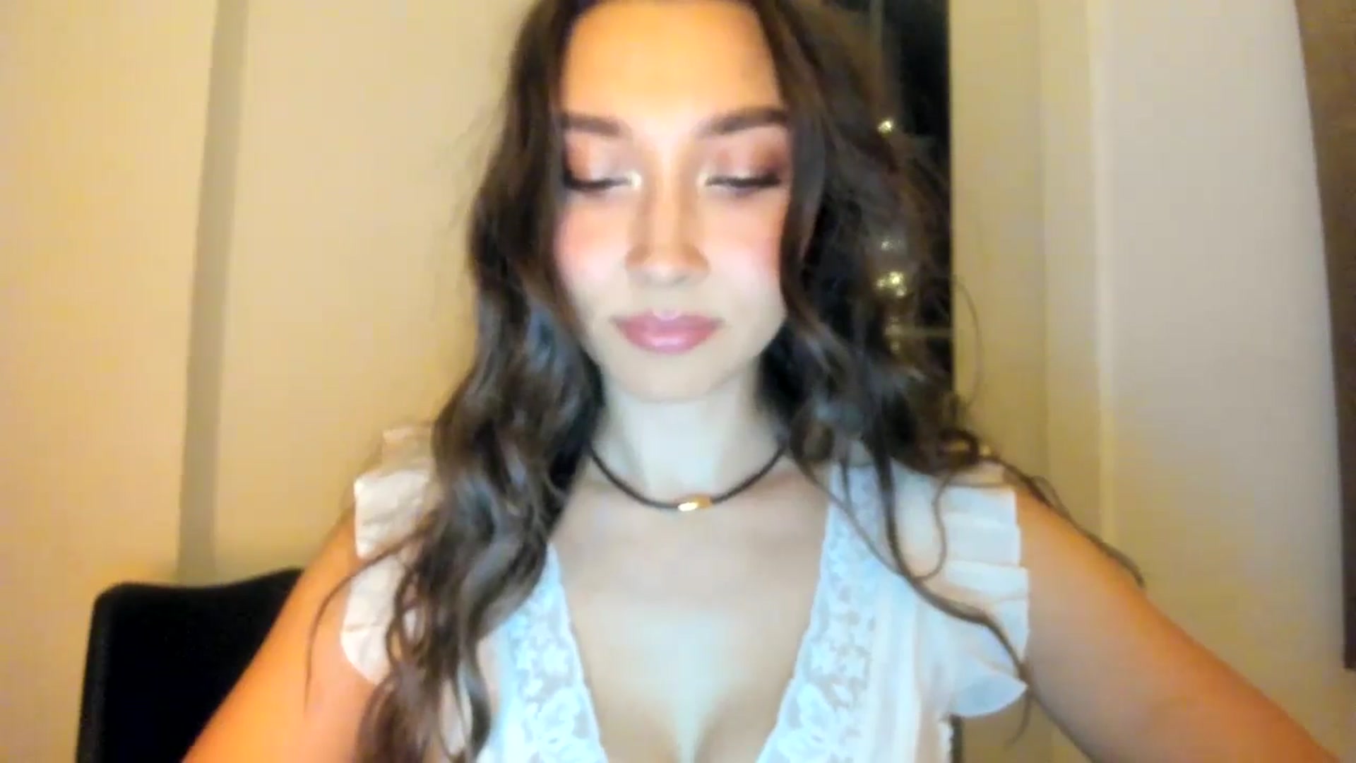 Gallery image thumbnail from LuckyHoneyyy's myfreecams stream on, 09/16/2025, 22:11 image 9 of 20