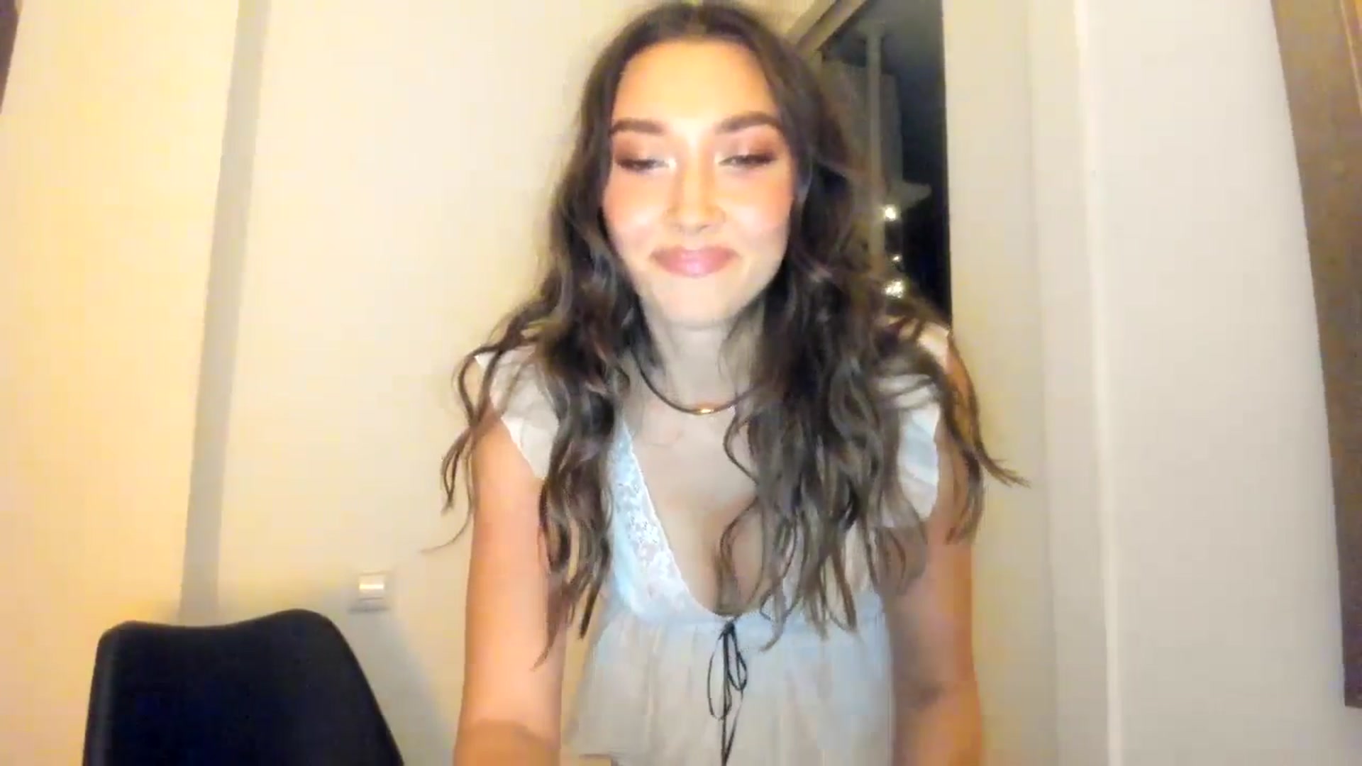 Gallery image thumbnail from LuckyHoneyyy's myfreecams stream on, 09/16/2025, 22:11 image 13 of 20