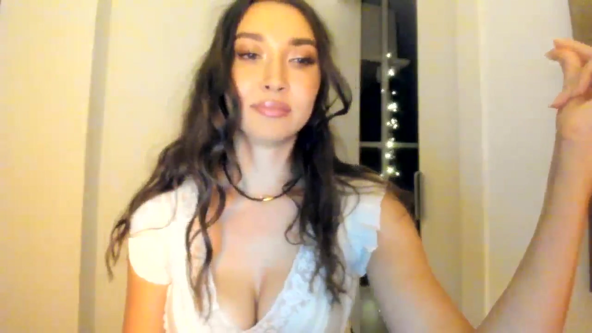 Gallery image thumbnail from LuckyHoneyyy's myfreecams stream on, 09/16/2025, 23:23 image 13 of 20