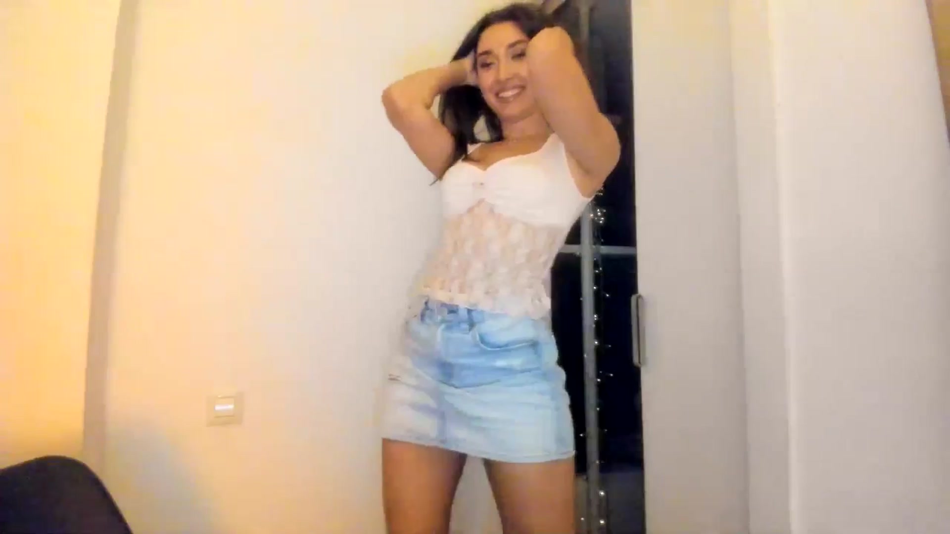 Gallery image thumbnail from LuckyHoneyyy's myfreecams stream on, 09/23/2025, 24:00 image 18 of 20