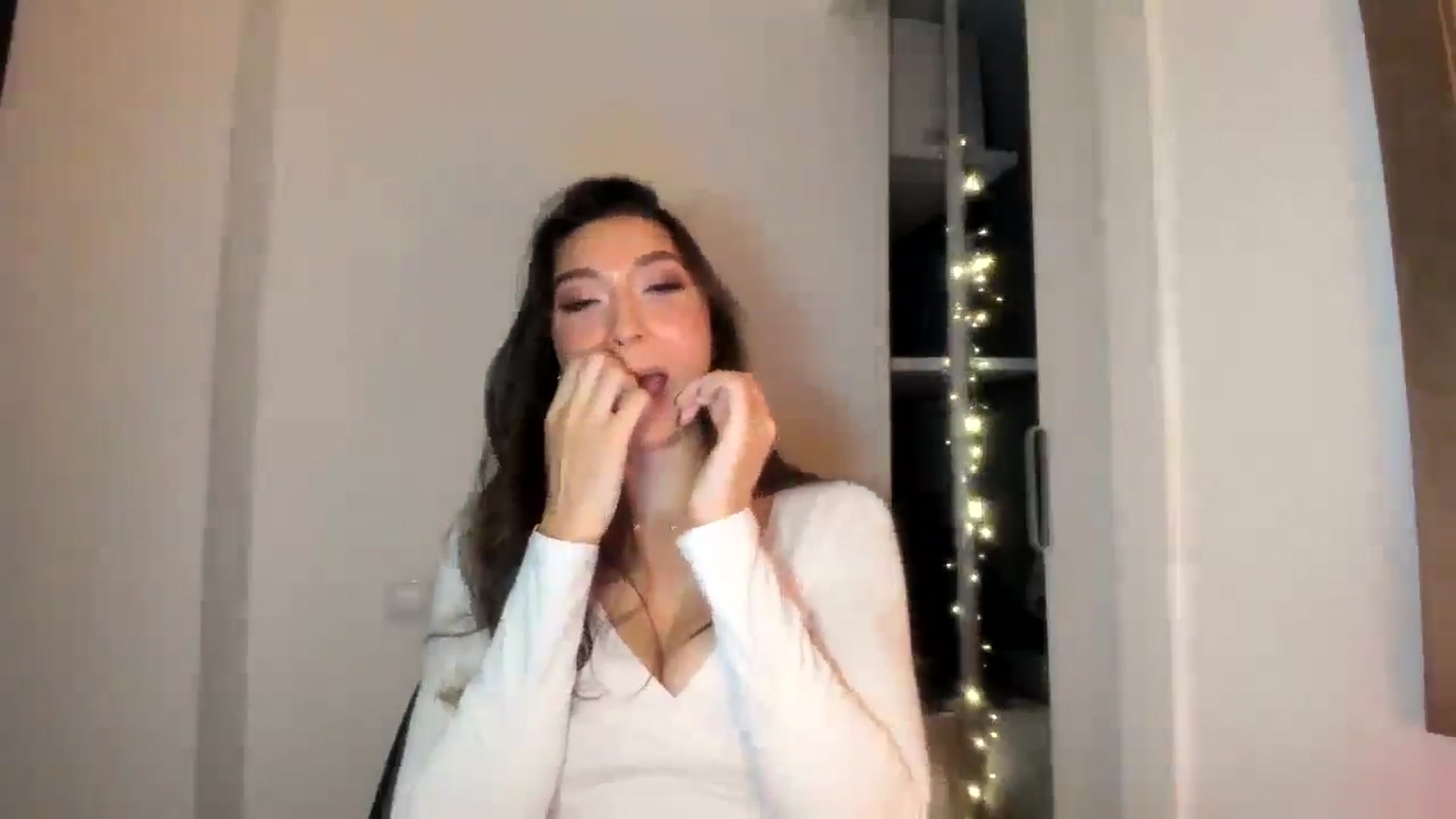 Gallery image thumbnail from LuckyHoneyyy's myfreecams stream on, 10/22/2025, 02:36 image 2 of 20