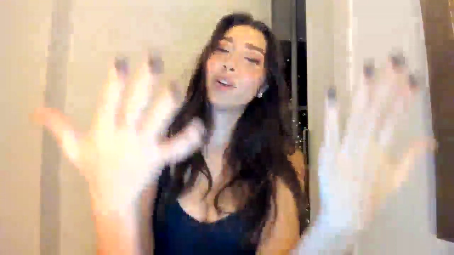 Gallery image thumbnail from LuckyHoneyyy's myfreecams stream on, 12/13/2025, 03:02 image 17 of 20