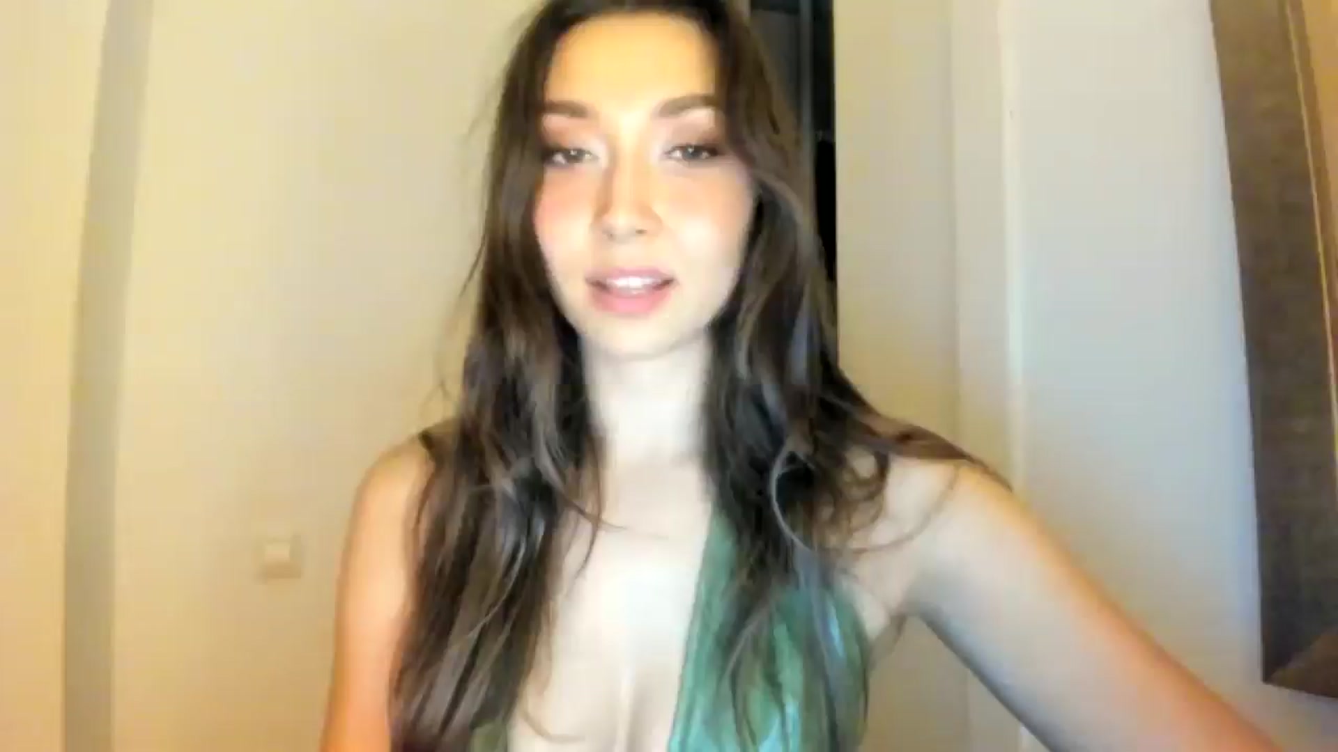Gallery image thumbnail from LuckyHoneyyy's myfreecams stream on, 12/20/2025, 02:31 image 4 of 20
