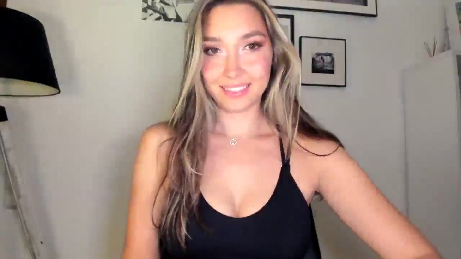 Gallery image thumbnail from LuckyHoneyyy's myfreecams stream on, 03/10/2026, 24:48 image 14 of 20