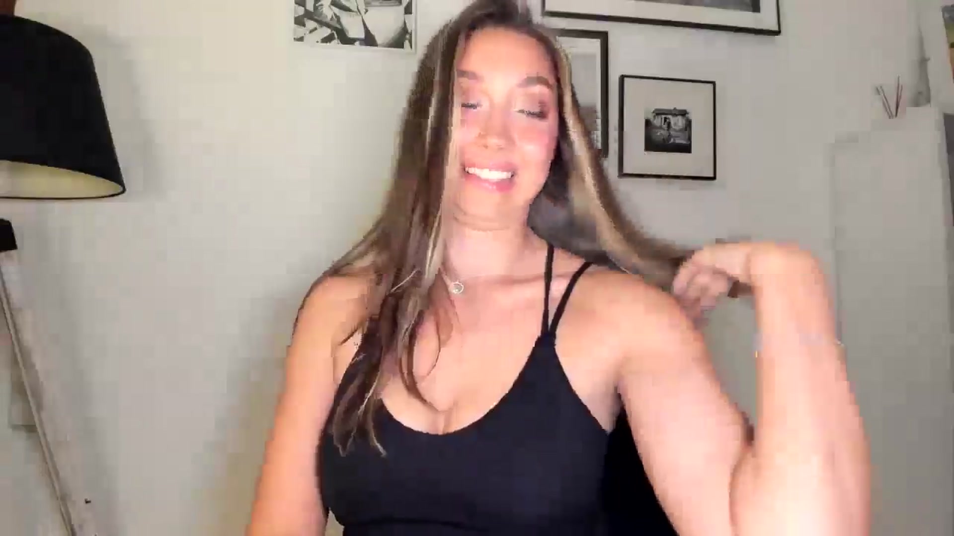 Gallery image thumbnail from LuckyHoneyyy's myfreecams stream on, 03/10/2026, 24:48 image 15 of 20