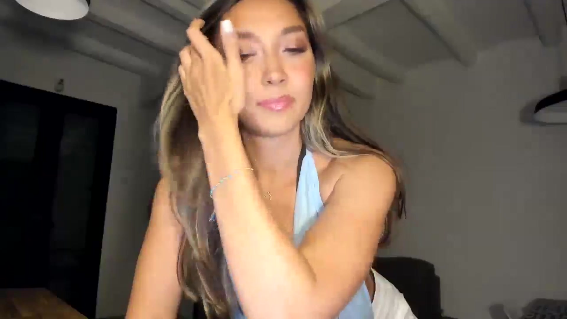 Gallery image thumbnail from LuckyHoneyyy's myfreecams stream on, 03/12/2026, 03:39 image 5 of 20