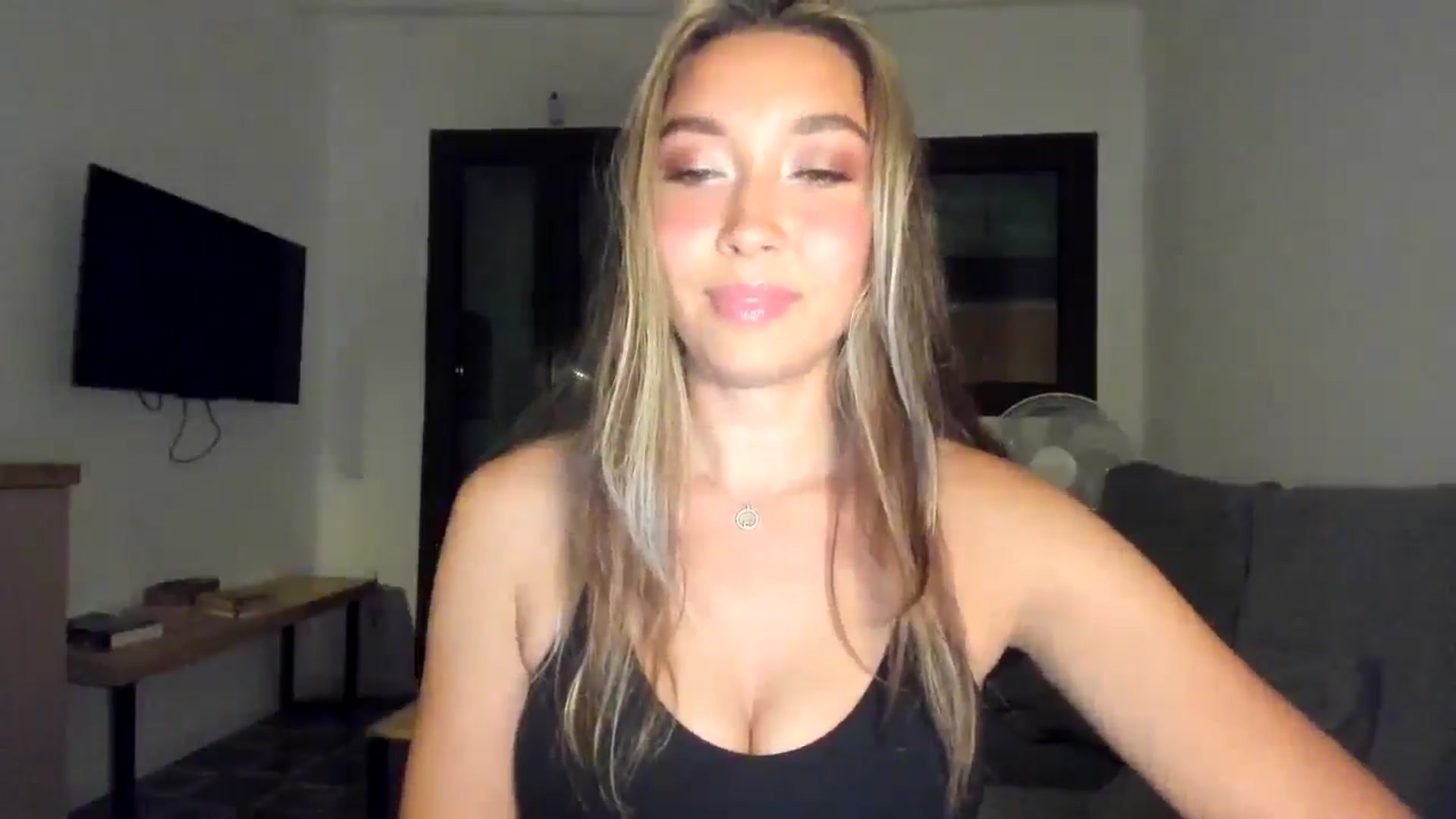 Gallery image thumbnail from LuckyHoneyyy's myfreecams stream on, 03/13/2026, 01:48 image 3 of 20