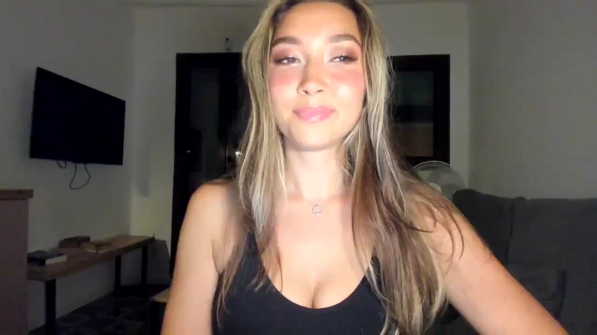 Gallery image thumbnail from LuckyHoneyyy's myfreecams stream on, 03/13/2026, 01:48 image 11 of 20
