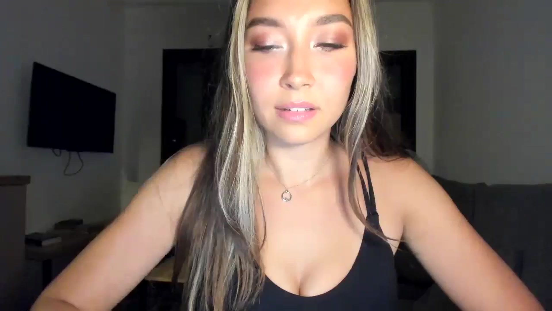 Gallery image thumbnail from LuckyHoneyyy's myfreecams stream on, 03/13/2026, 01:48 image 20 of 20