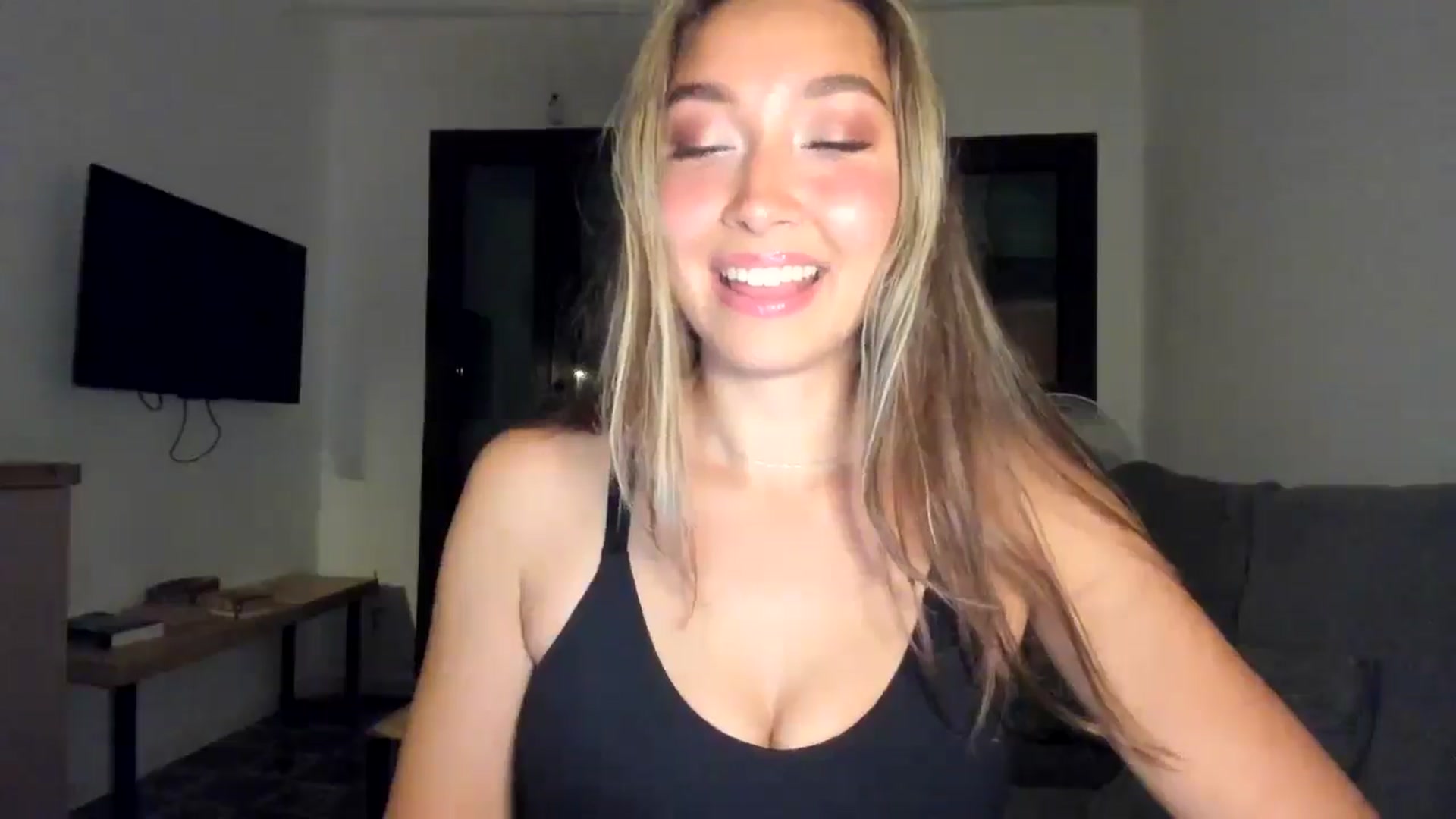 Gallery image thumbnail from LuckyHoneyyy's myfreecams stream on, 03/13/2026, 01:48 image 13 of 20