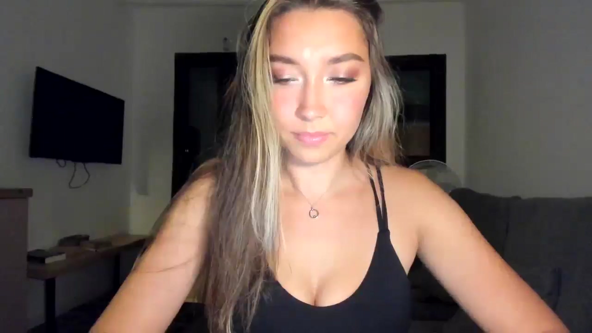 Gallery image thumbnail from LuckyHoneyyy's myfreecams stream on, 03/13/2026, 01:48 image 4 of 20