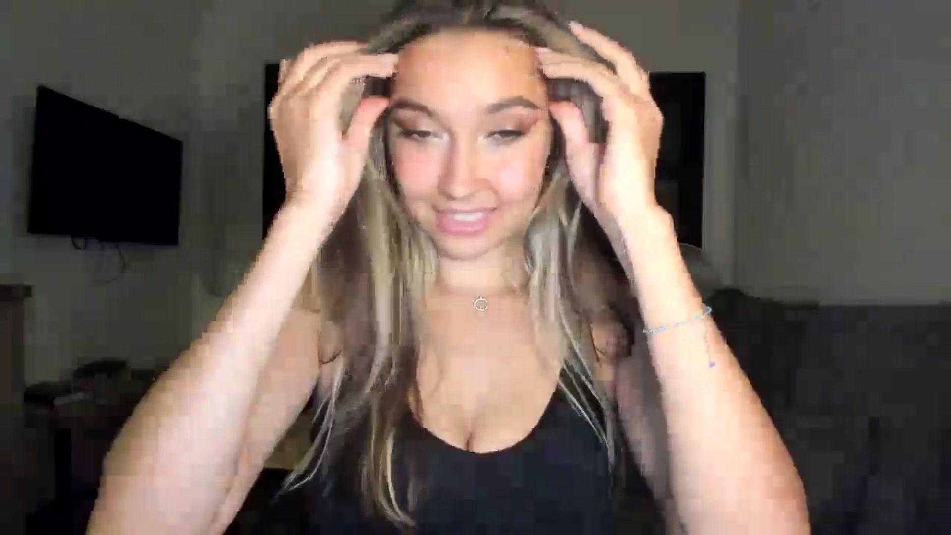 Gallery image thumbnail from LuckyHoneyyy's myfreecams stream on, 03/13/2026, 03:27 image 11 of 20