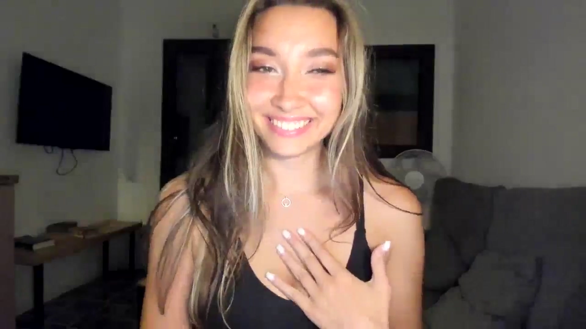 Gallery image thumbnail from LuckyHoneyyy's myfreecams stream on, 03/13/2026, 03:27 image 13 of 20