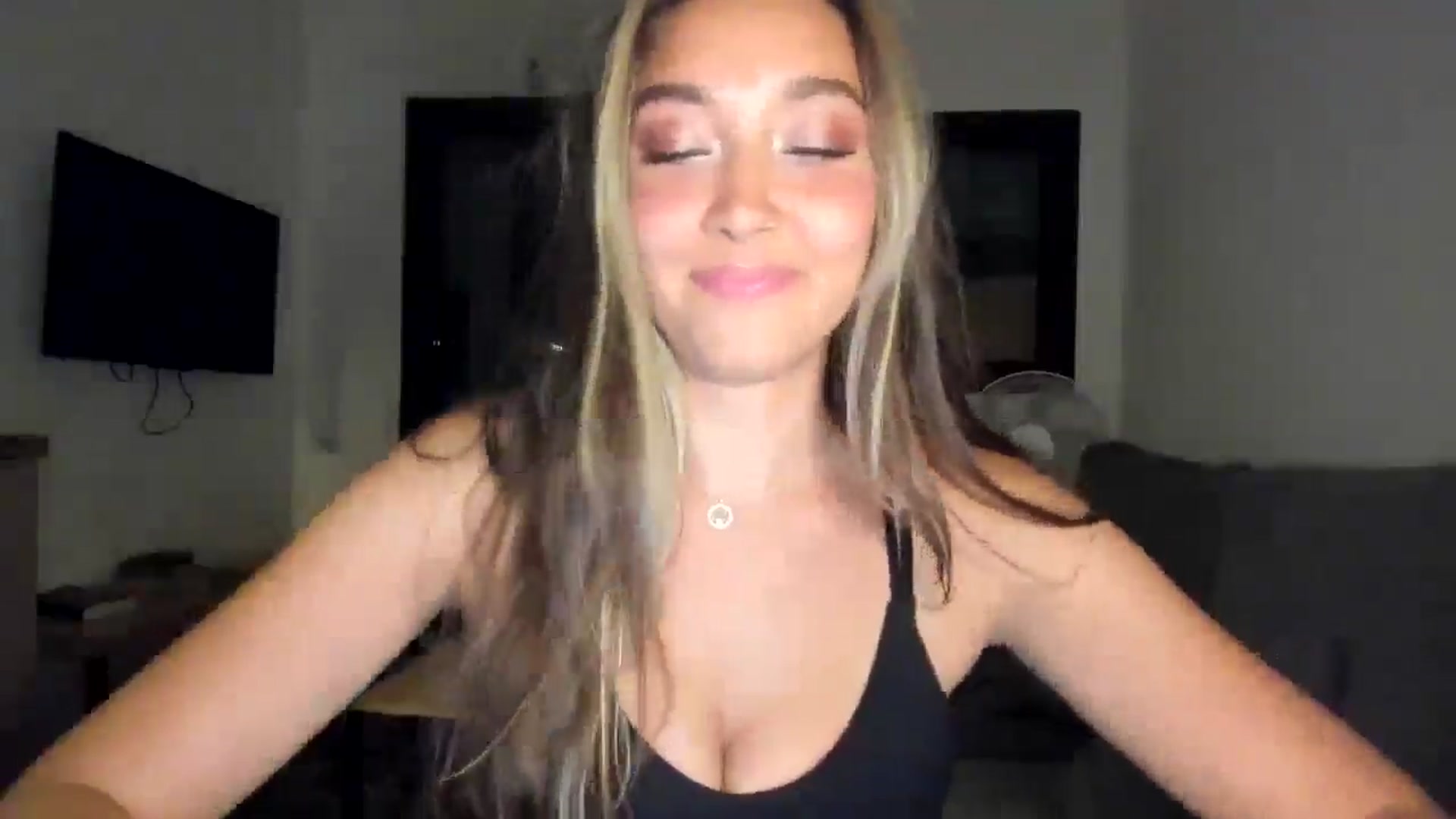 Gallery image thumbnail from LuckyHoneyyy's myfreecams stream on, 03/13/2026, 03:27 image 18 of 20