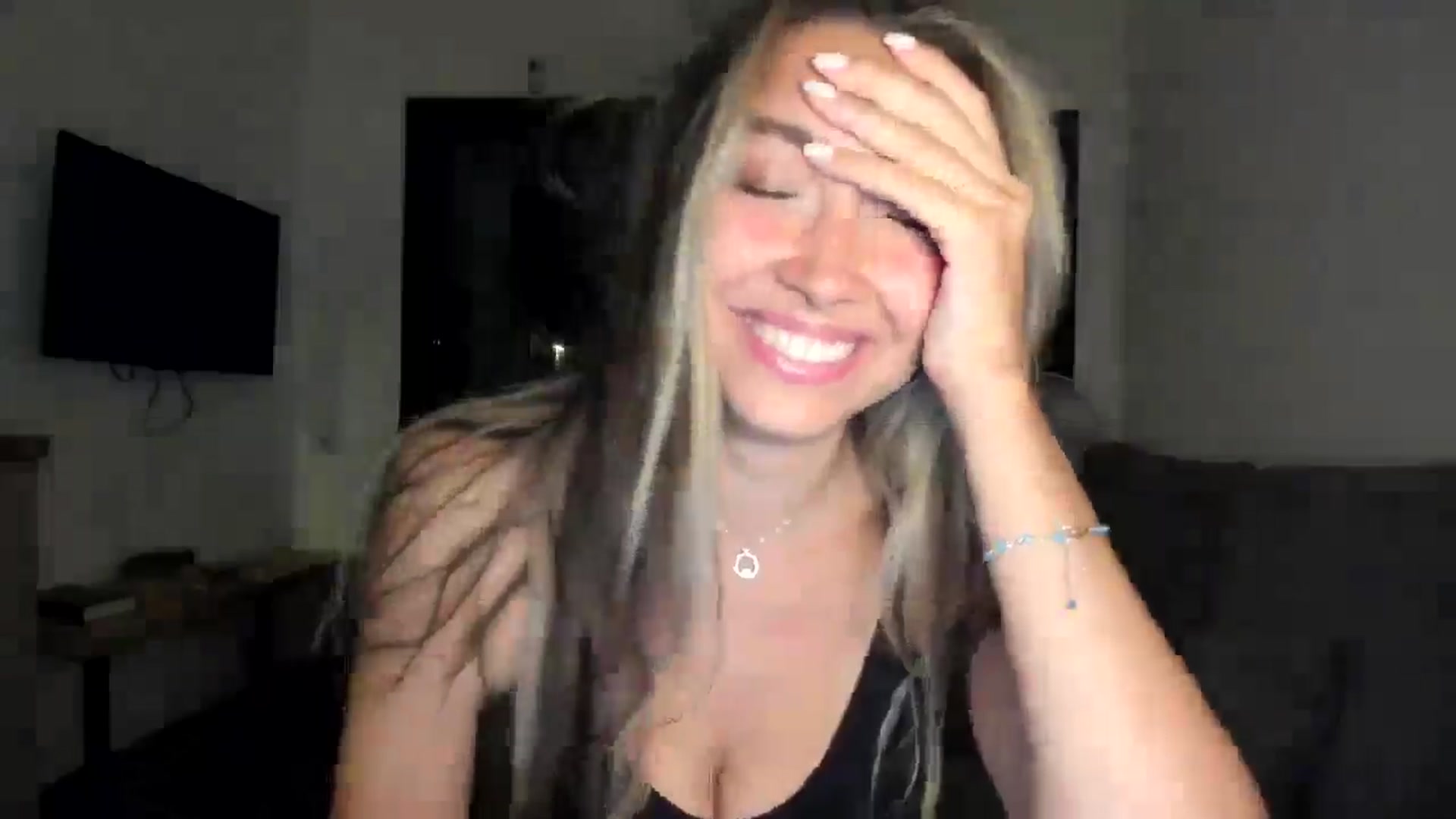 Gallery image thumbnail from LuckyHoneyyy's myfreecams stream on, 03/13/2026, 03:27 image 6 of 20