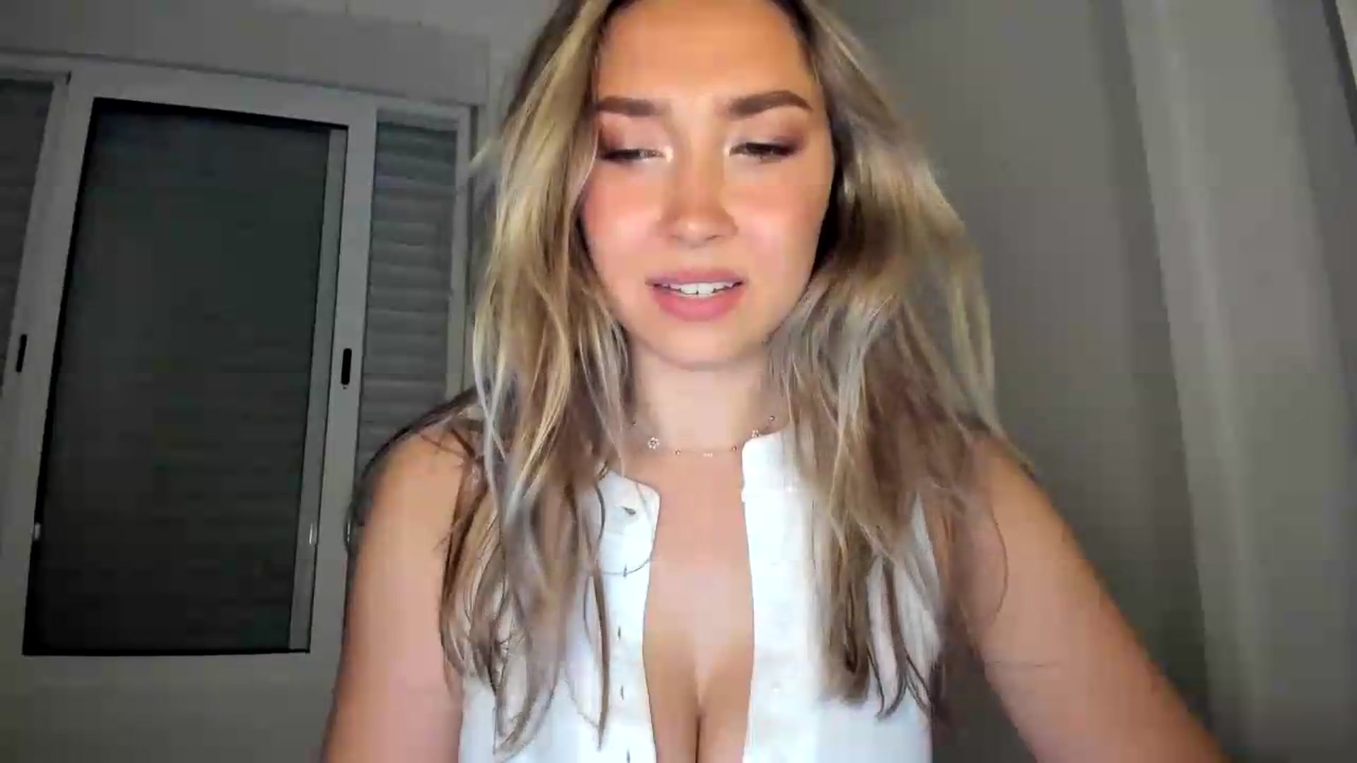 Gallery image thumbnail from LuckyHoneyyy's myfreecams stream on, 06/01/2026, 02:03 image 13 of 20