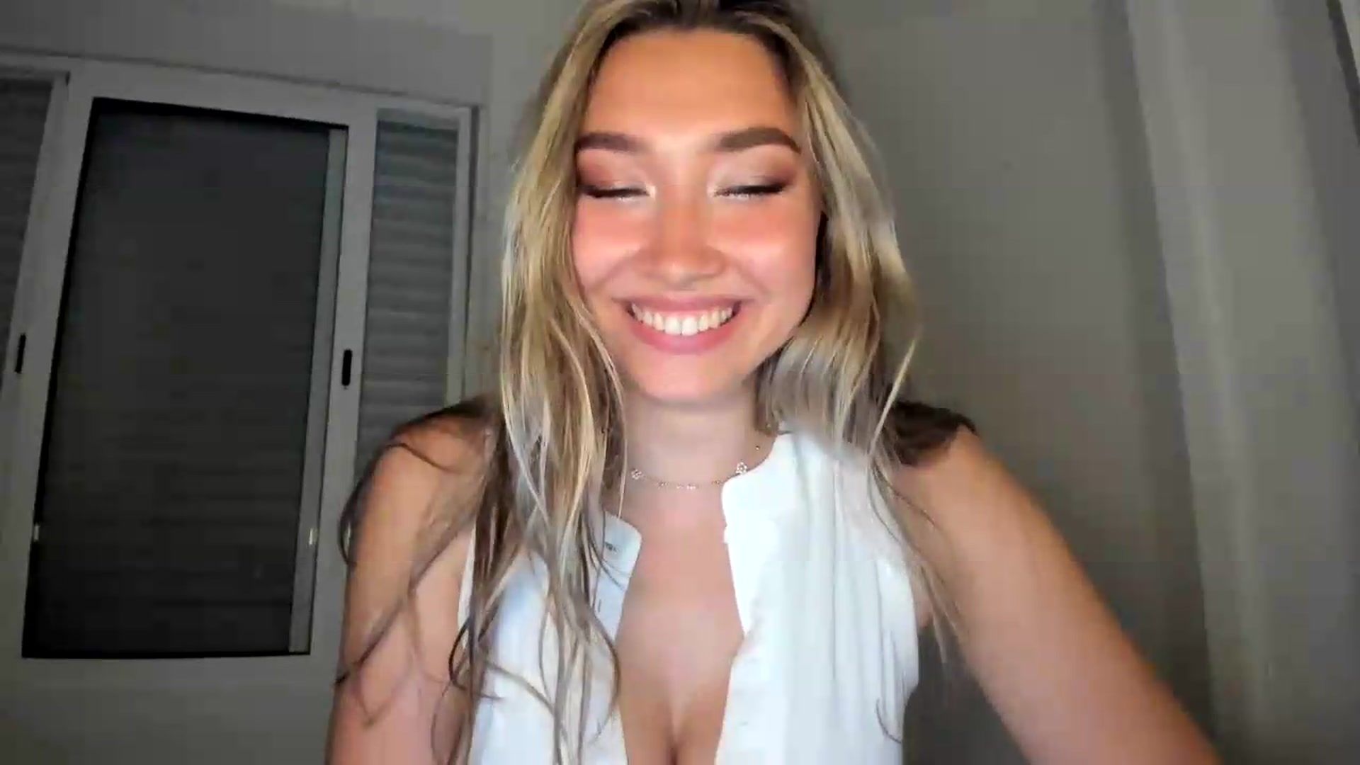 Gallery image thumbnail from LuckyHoneyyy's myfreecams stream on, 06/01/2026, 02:03 image 20 of 20