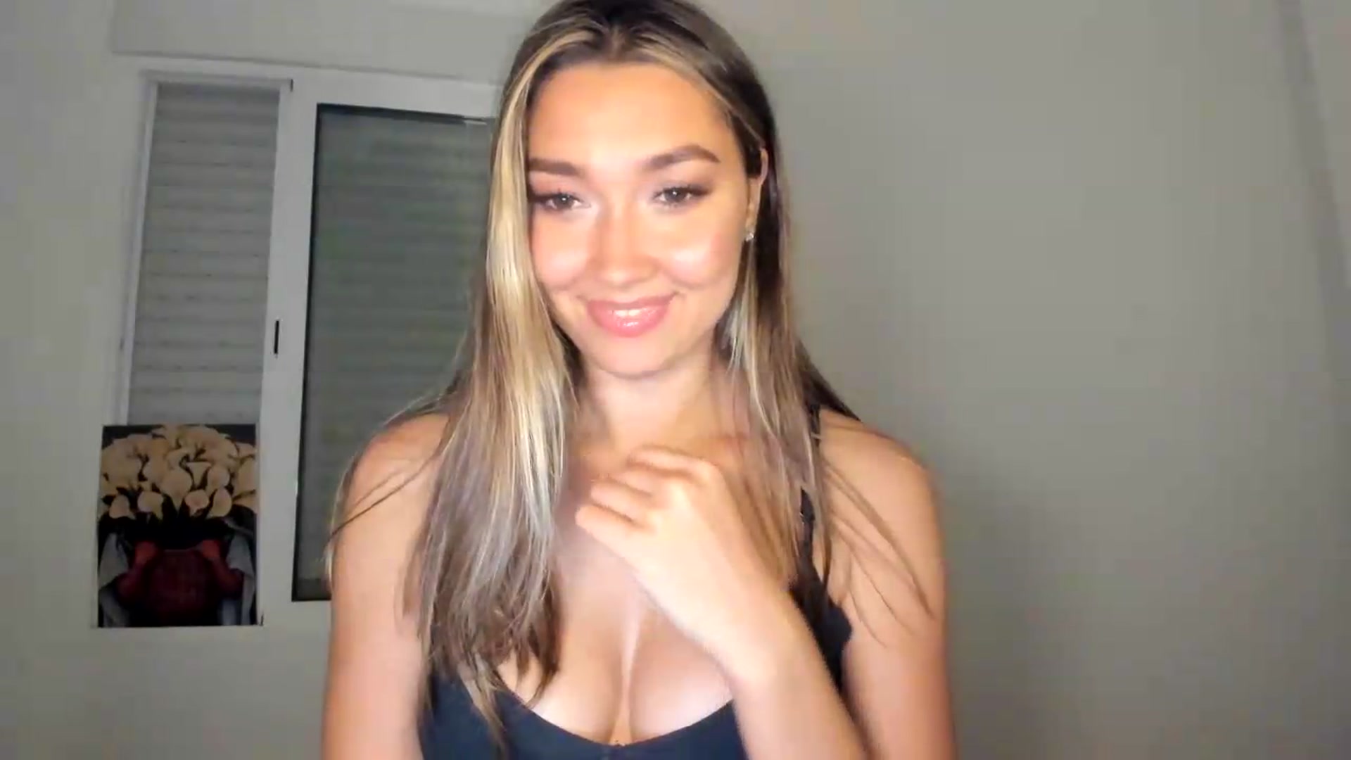 Gallery image thumbnail from LuckyHoneyyy's myfreecams stream on, 06/16/2026, 02:32 image 11 of 20
