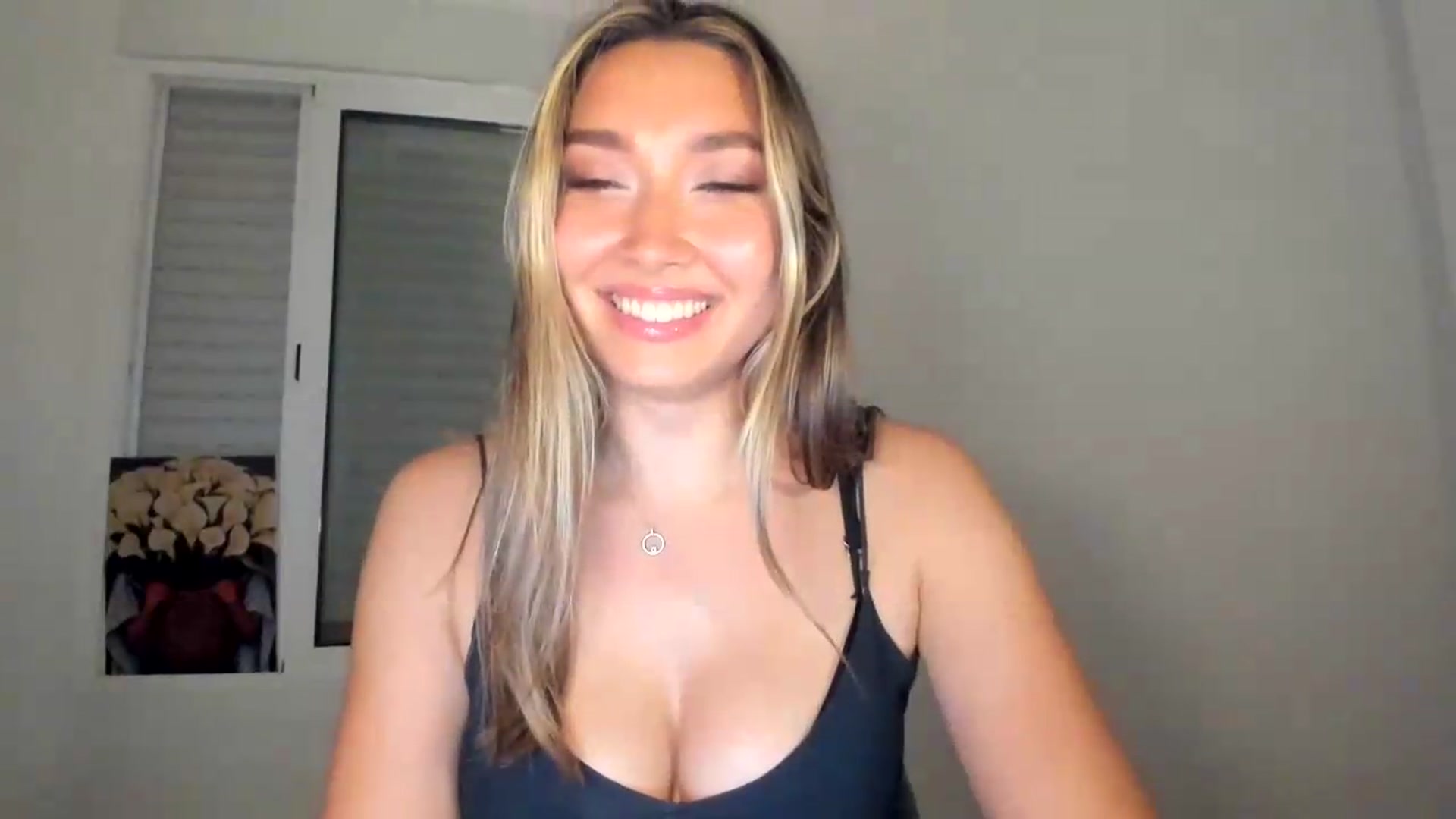 Gallery image thumbnail from LuckyHoneyyy's myfreecams stream on, 06/16/2026, 02:32 image 14 of 20